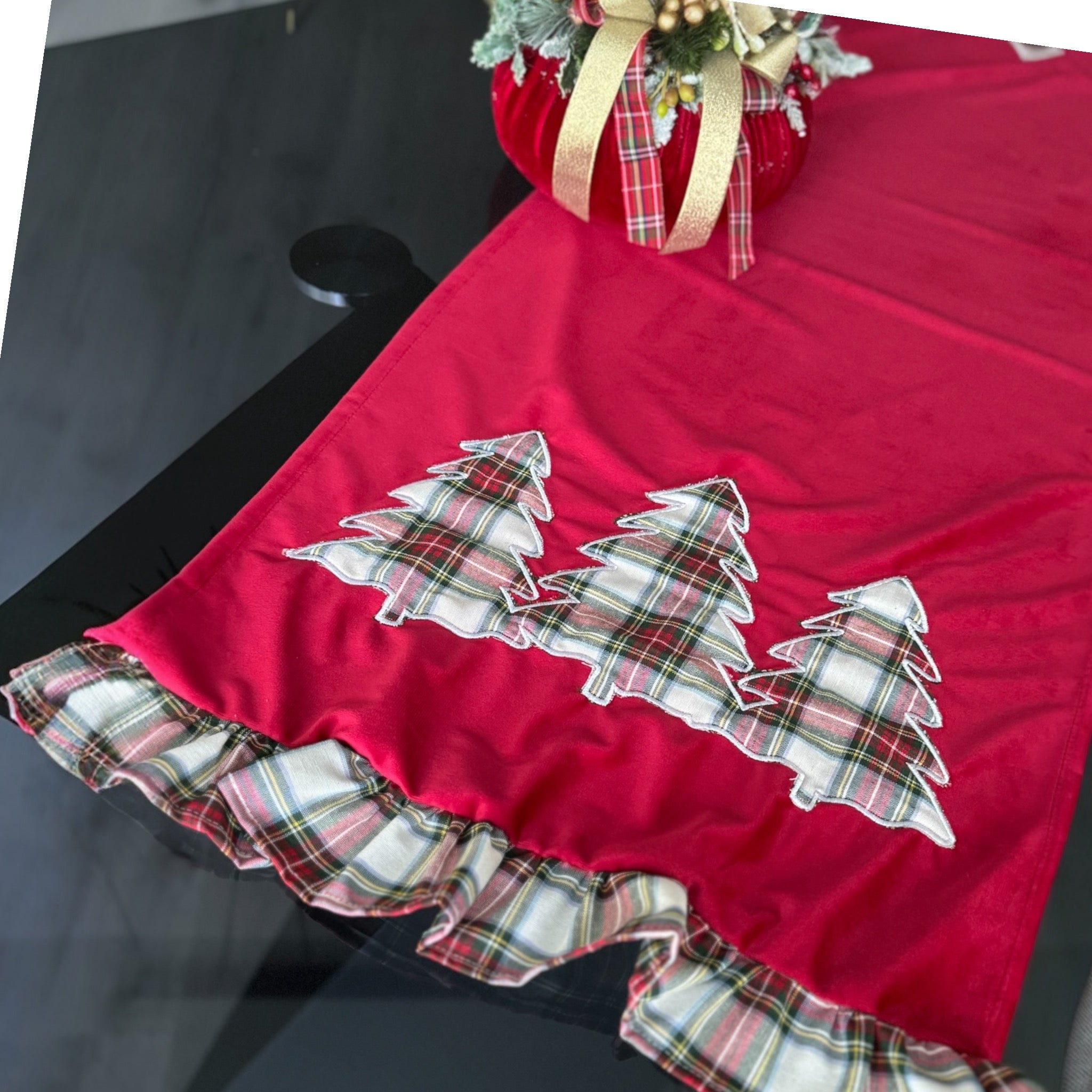 Runner centrotavola Natalizio in velluto con ricami e rouches Art. Magic Tree