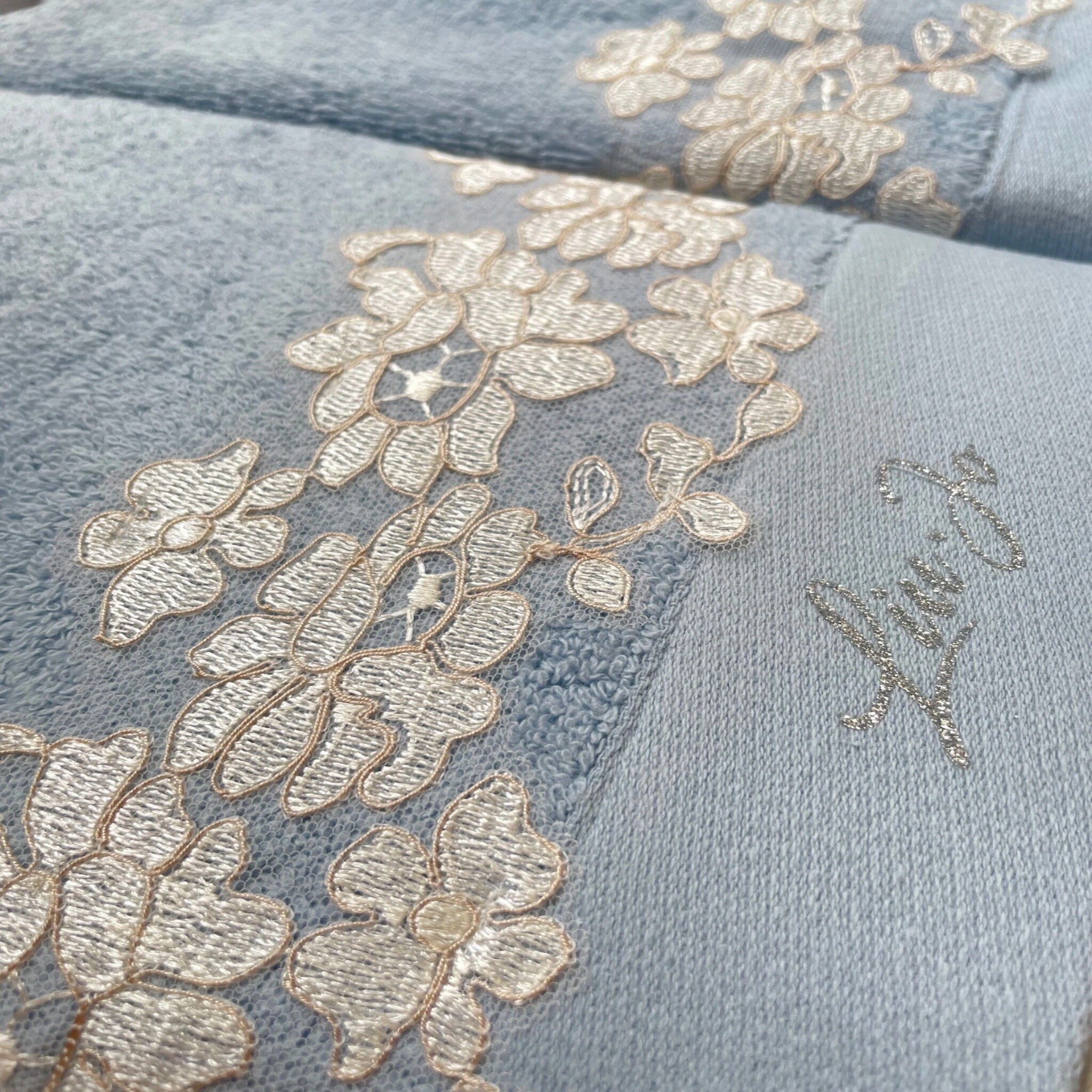 Set Asciugamani 1+1 Viso e Ospite di Liu jo in Spugna 100% Cotone Art. Spina