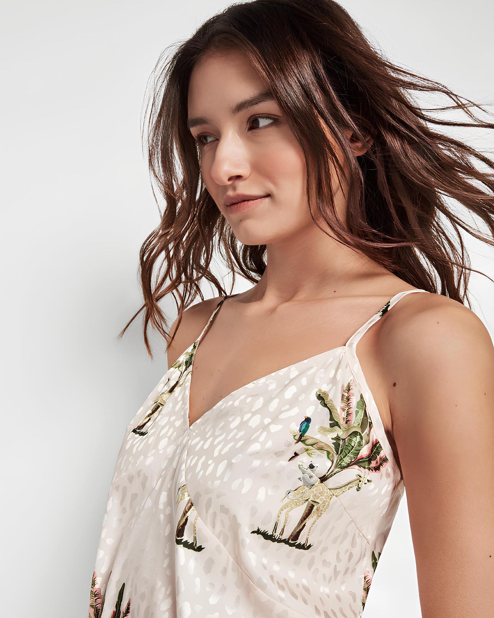 Camicia da notte estiva con spalline regolabili in raso di Gisela Art. 20009