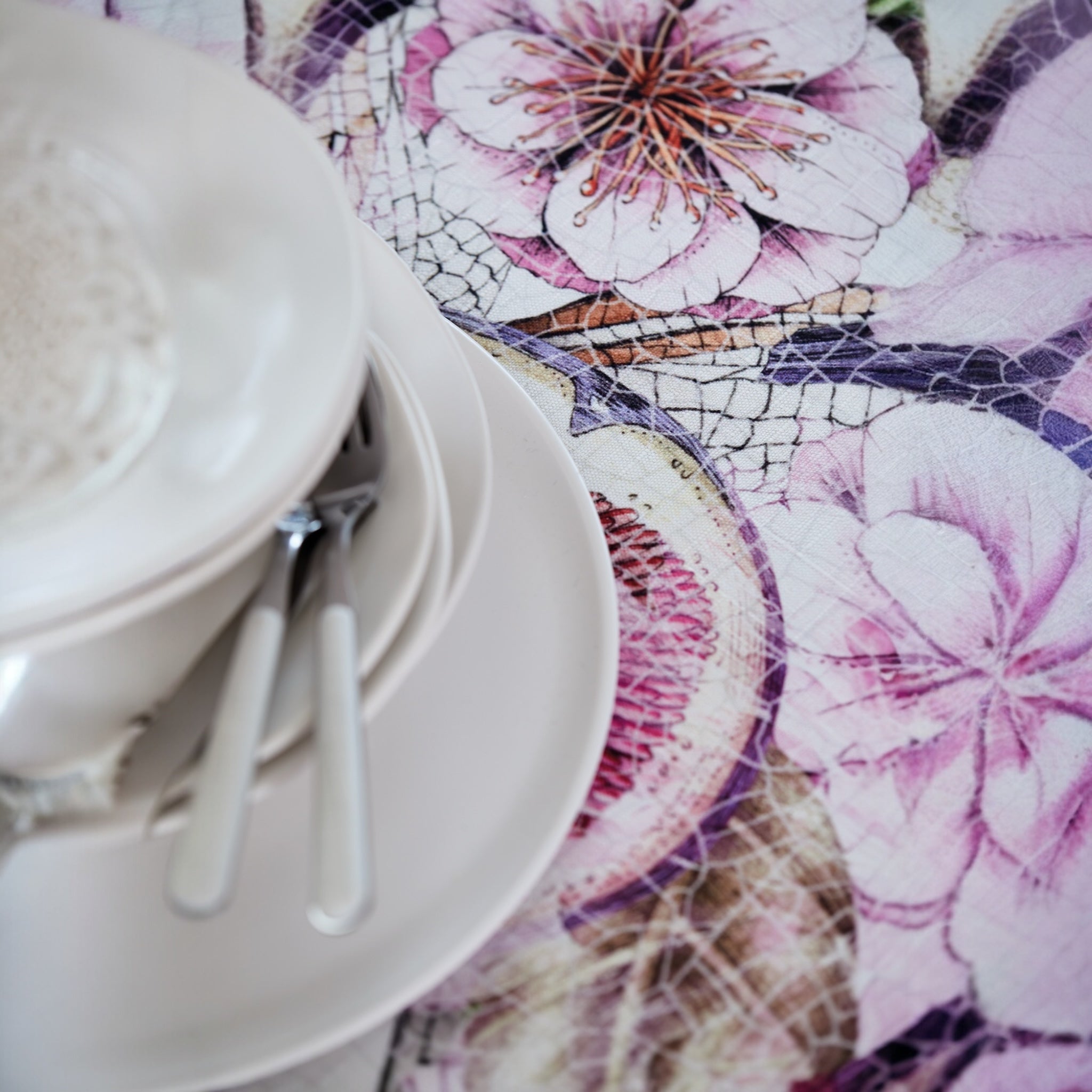 Waterproof stain-resistant tablecloth digital print by Maison Sucrée Art. Caneva