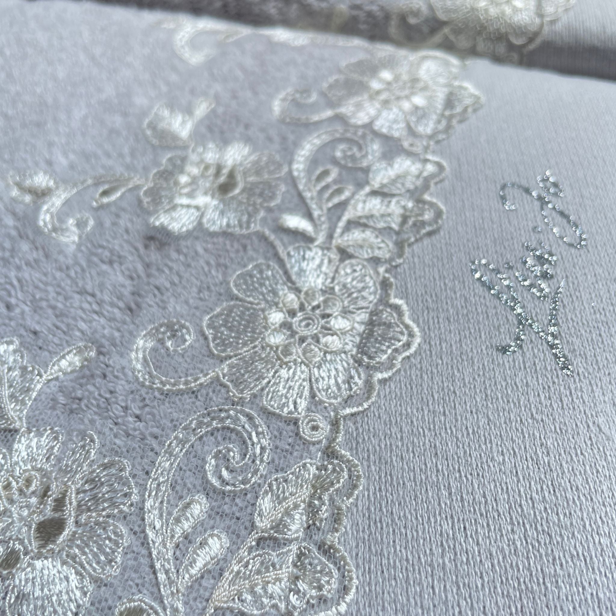 Set Asciugamani 1+1 Viso e Ospite di Liu jo in Spugna 100% Cotone Art. Sinai