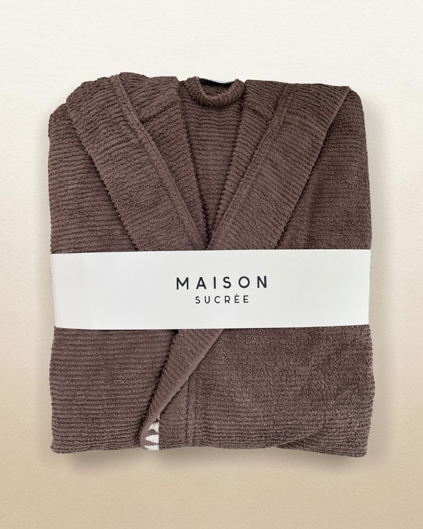 Confezione piegata dell'accappatoio Maison Sucrée Brera colore cioccolato in 100% cotone jacquard