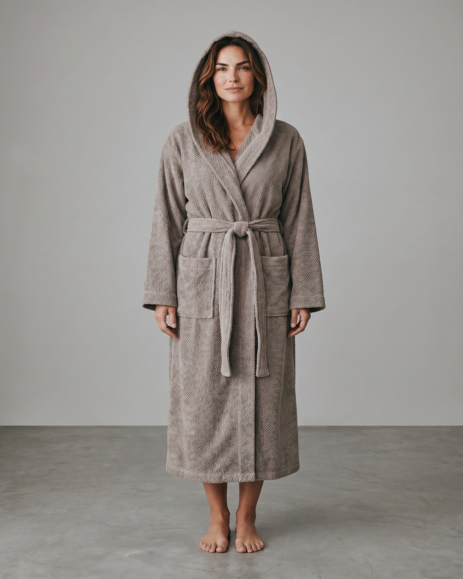 Accappatoio unisex tortora Rebecca Home Giulia in spugna 100% cotone jacquard con cappuccio