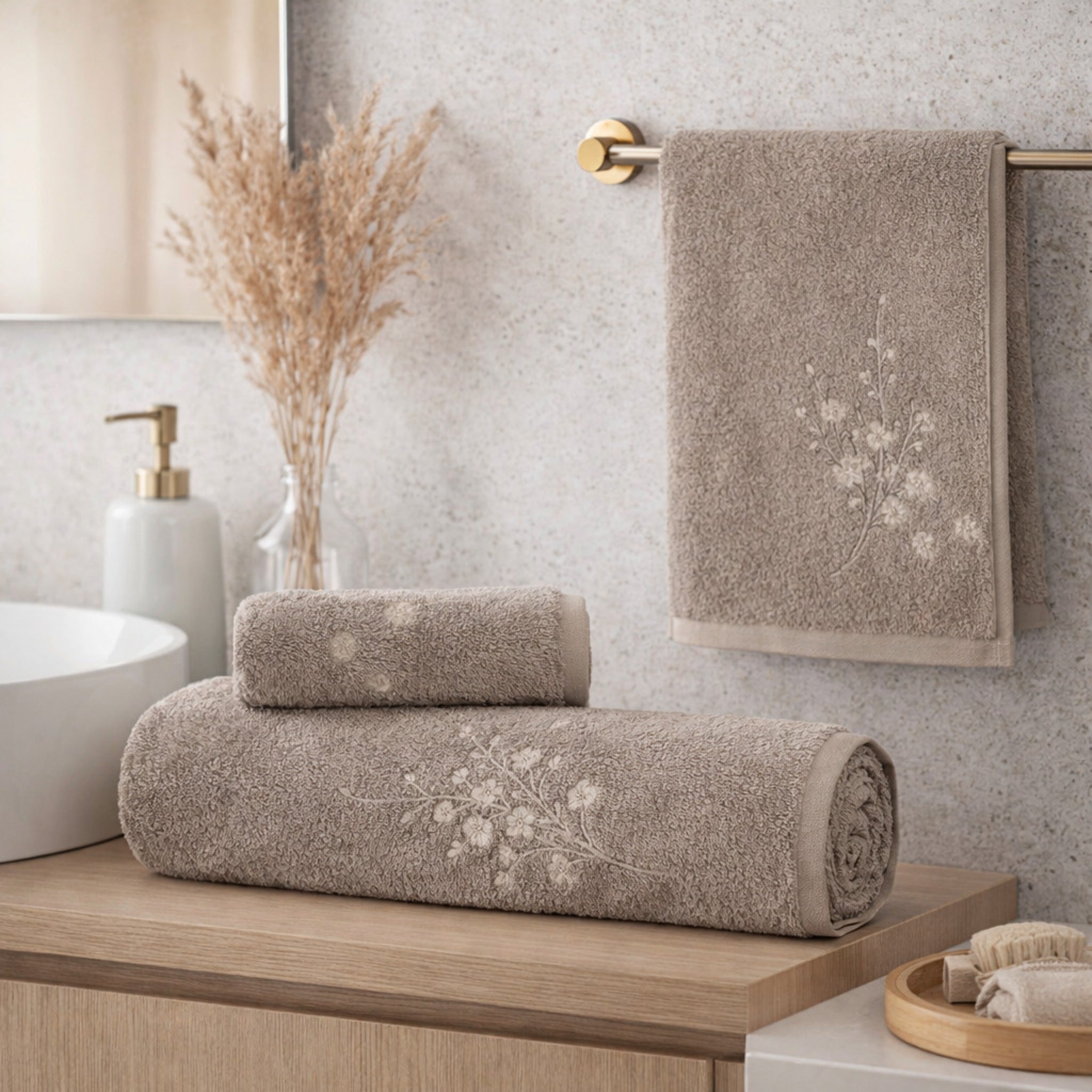 Set asciugamani tortora ambientato bagno elegante moderno