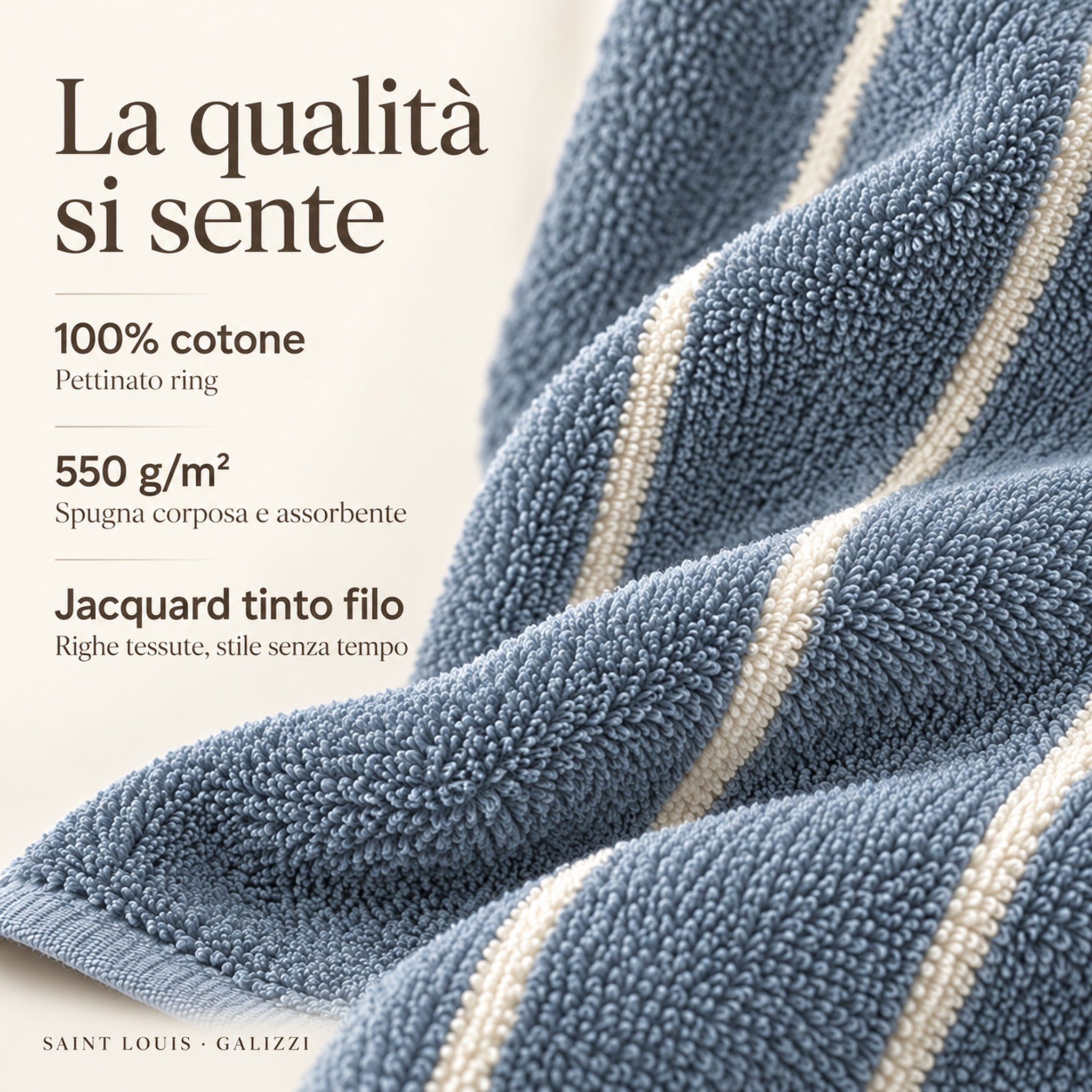 Dettaglio della spugna a righe Dusty Blue Saint Louis, con indicazioni su cotone pettinato ring, 550 g/m² e jacquard tinto filo.