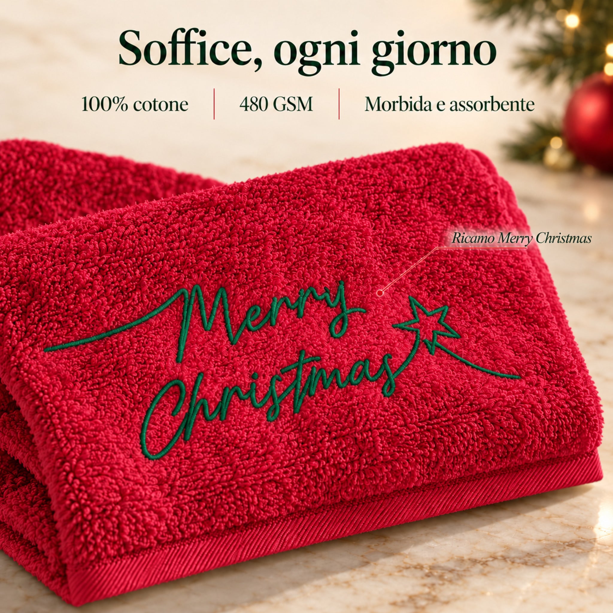 Primo piano dell’asciugamano rosso Plume Starlight con scritta Merry Christmas e stella ricamate in verde.