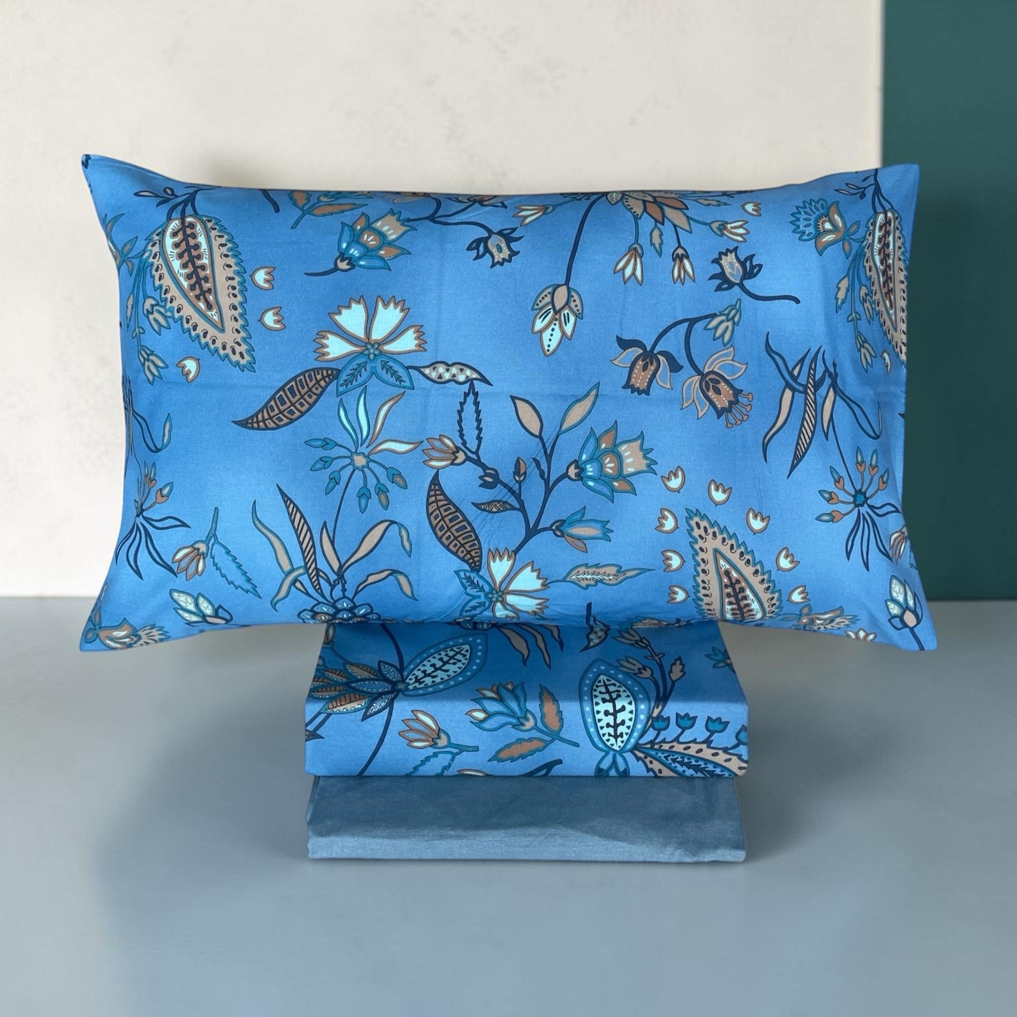 Federa floreale e completo copripiumino matrimoniale Bassetti Sikar blu
