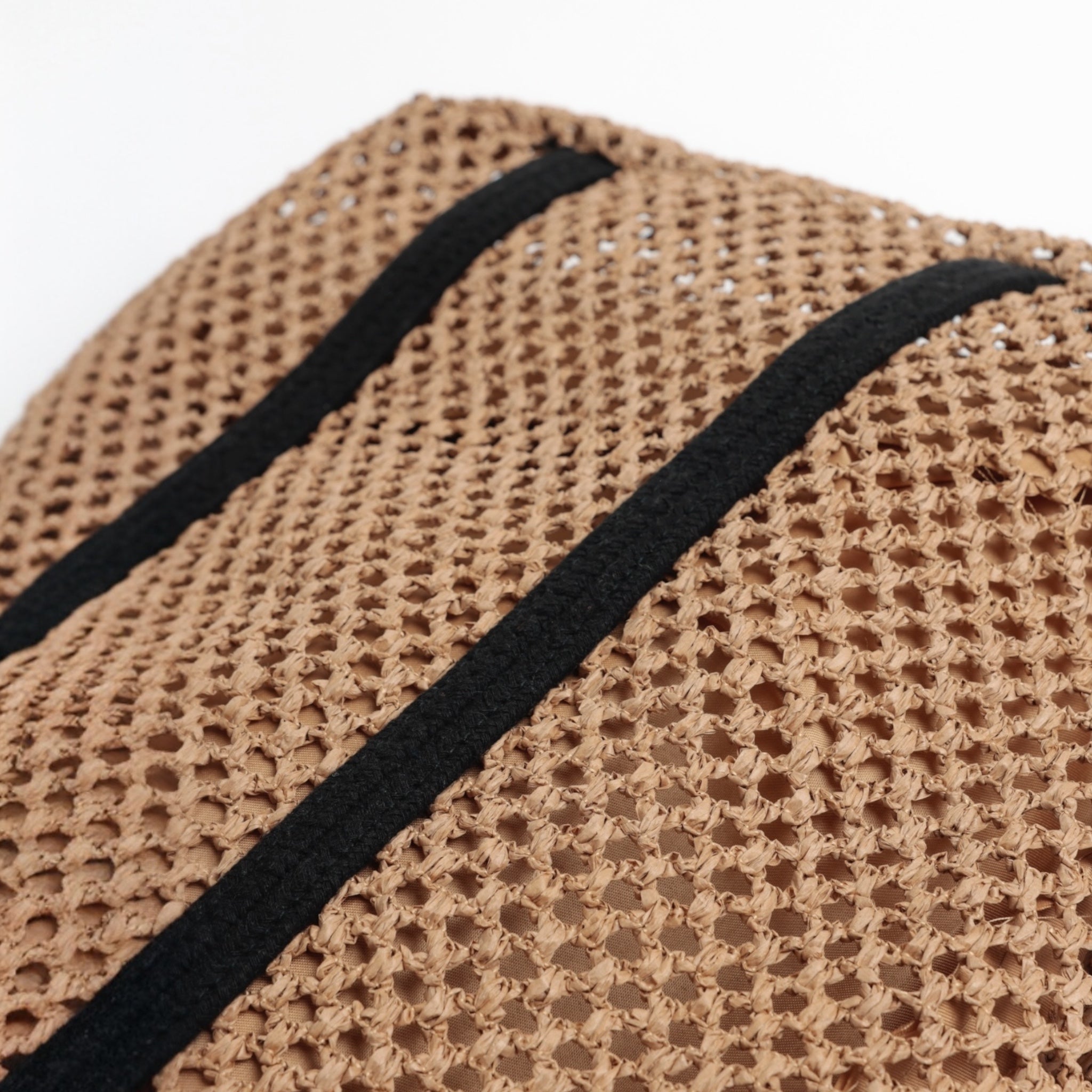 Texture intrecciata effetto crochet della borsa donna Admas beige con dettagli neri