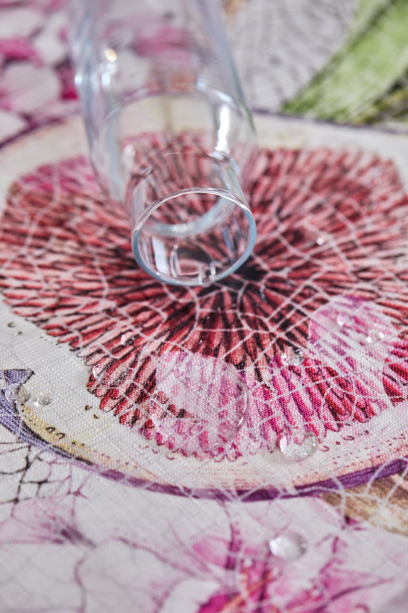 Waterproof stain-resistant tablecloth digital print by Maison Sucrée Art. Caneva