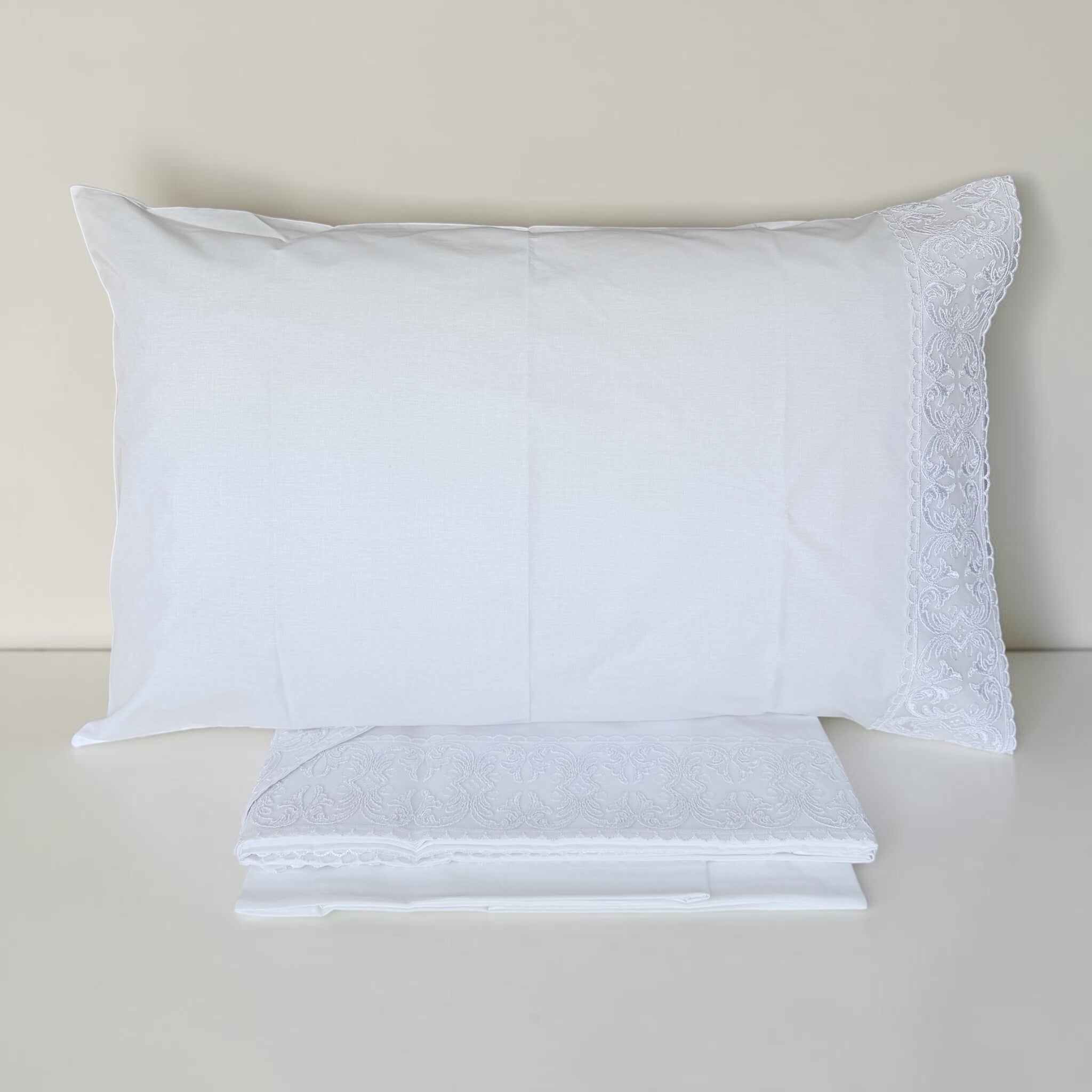 Completo Carezze Melody bianco con lenzuolo e federa decorata in pizzo