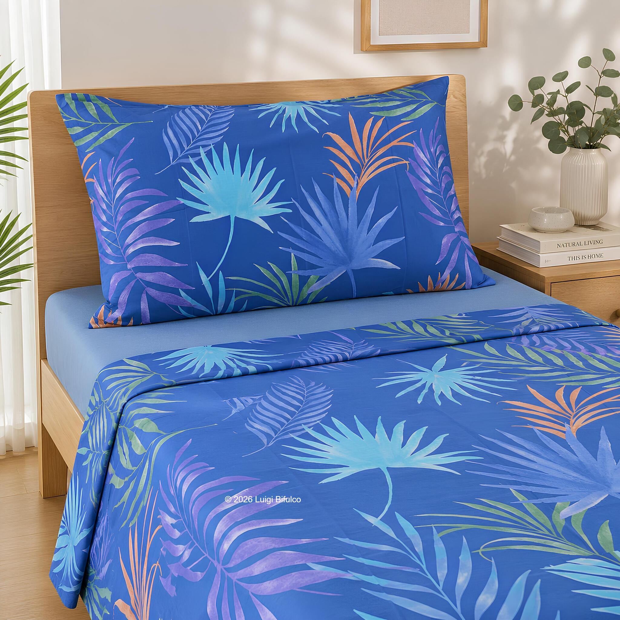 Completo lenzuola una piazza e mezza Bassetti Palmshade celeste in 100% tela di cotone con fantasia tropicale