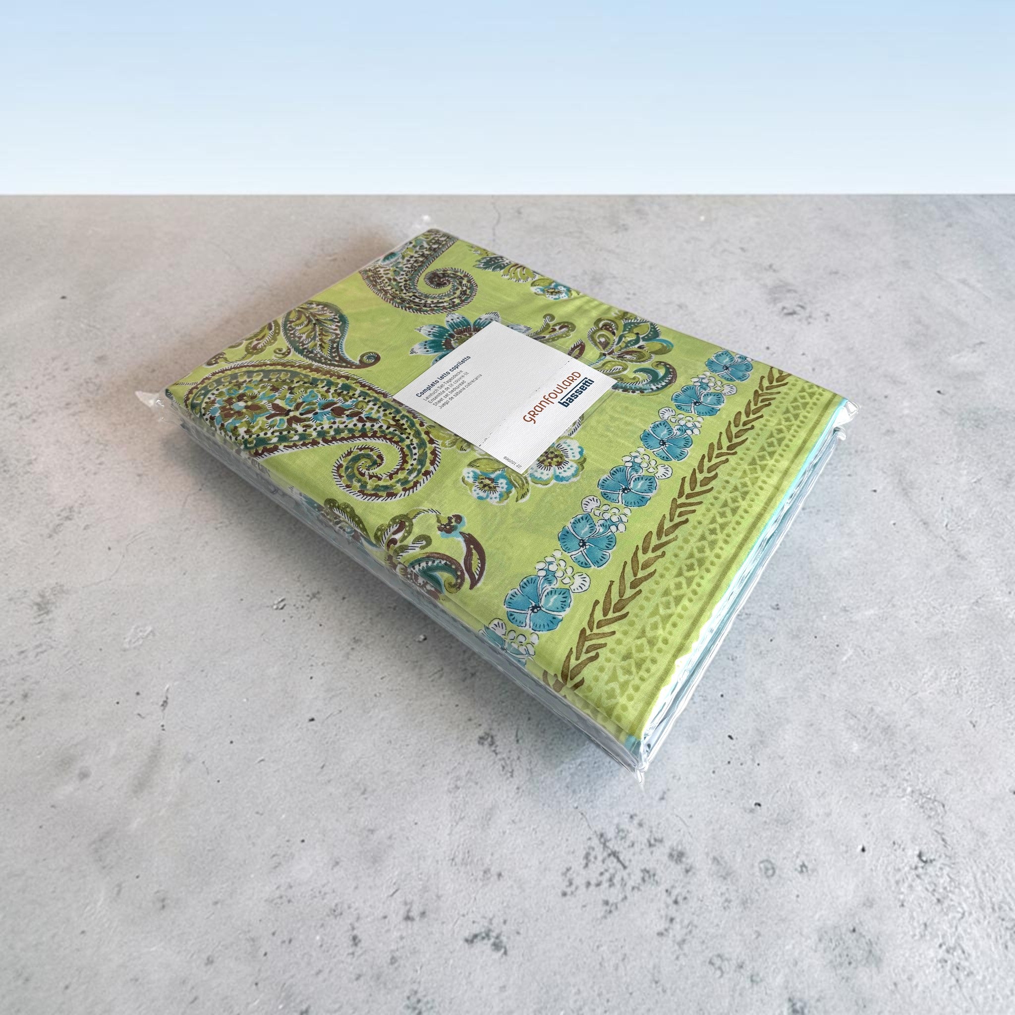 Confezione del completo lenzuola matrimoniale Bassetti Granfoulard Rapallo in puro cotone