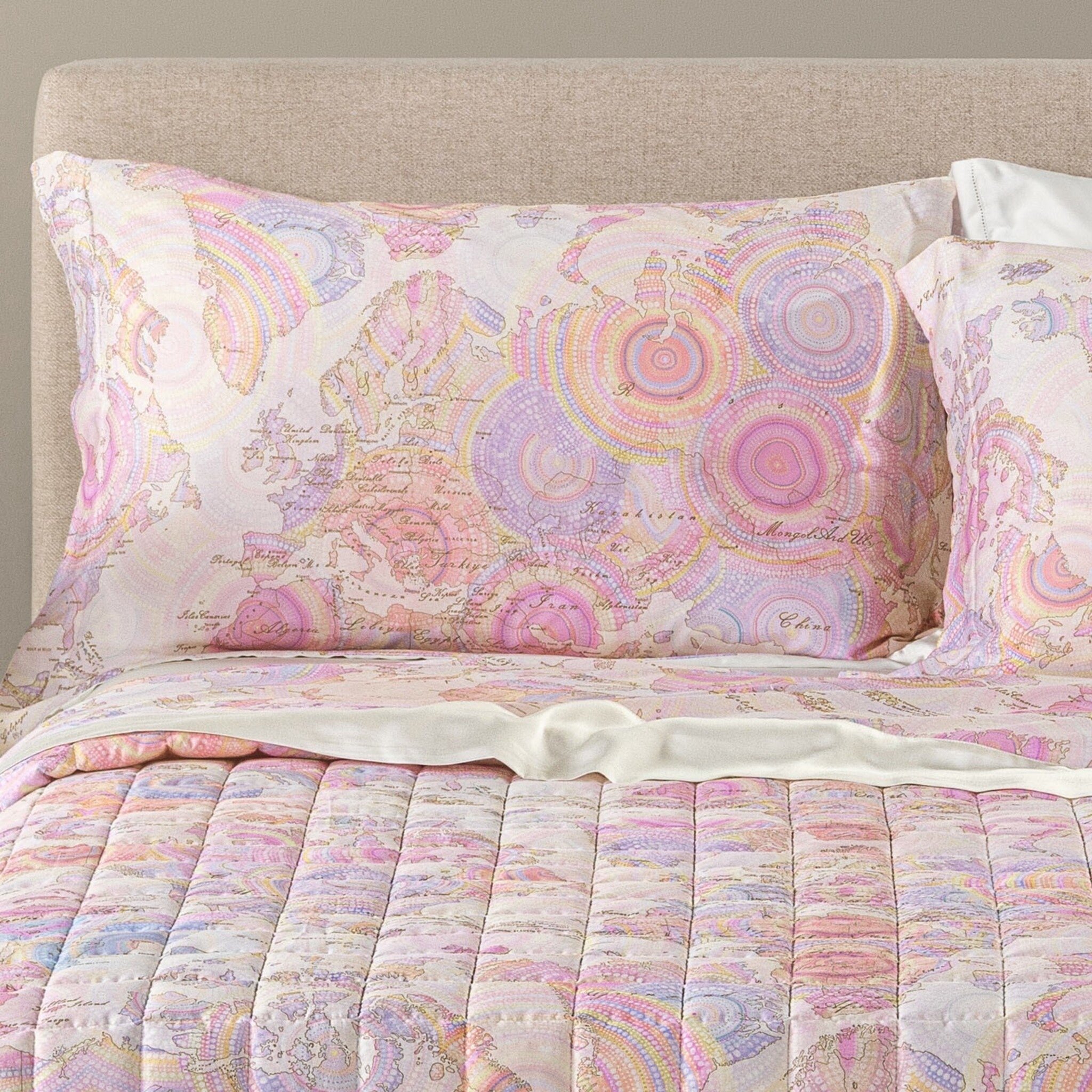 Dettaglio lenzuola Geo Art fantasia mappa elegante raso cotone