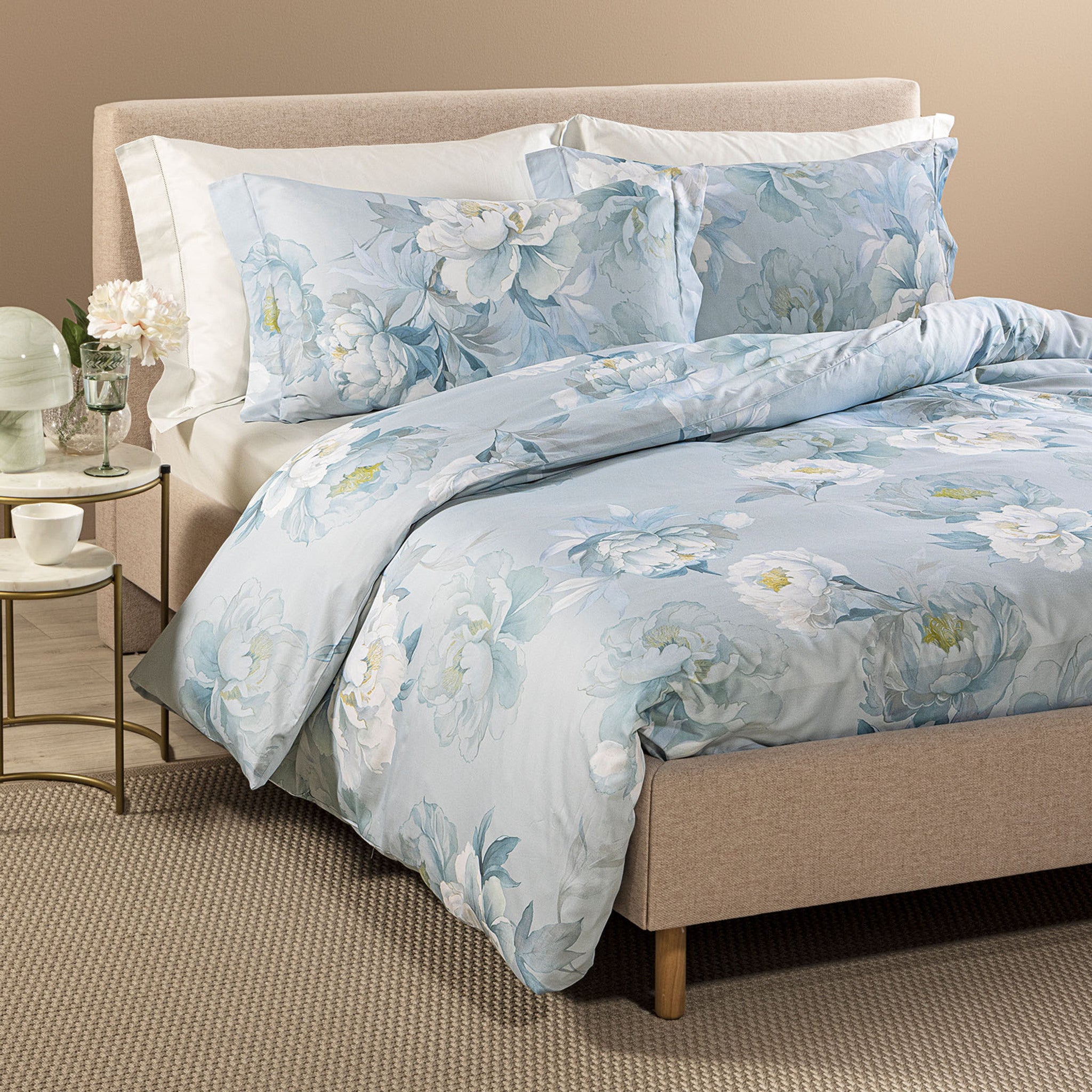 Completo letto matrimoniale Caleffi Eloise con fantasia floreale a grandi peonie