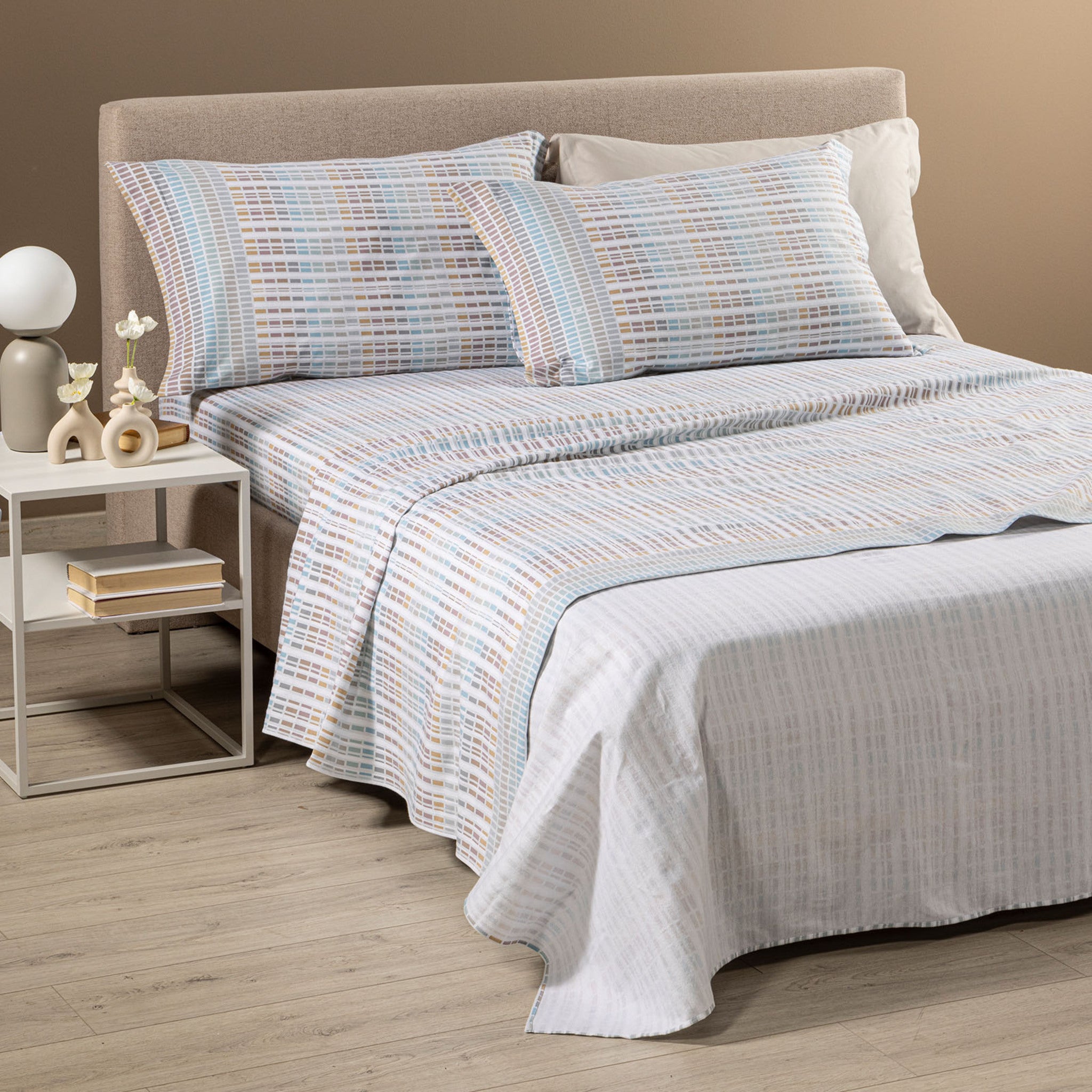 Completo letto Caleffi Norvegia Grigio in flanella ambientato in camera matrimoniale