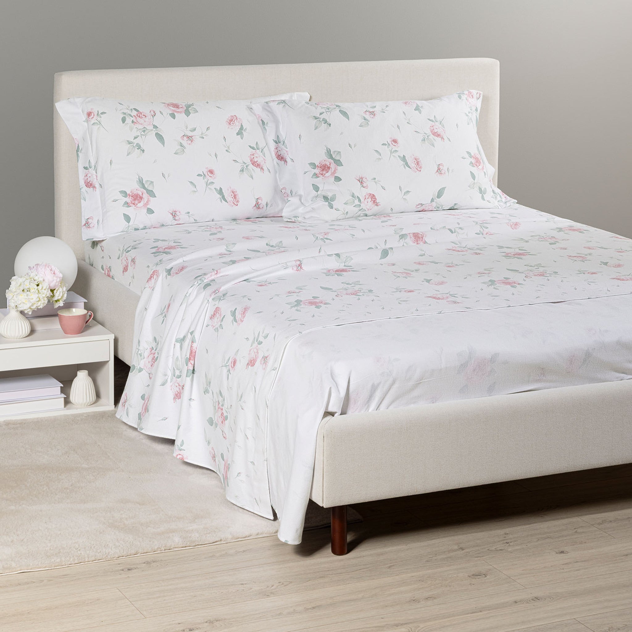 Completo letto matrimoniale Caleffi Rosa in flanella ambientato in camera