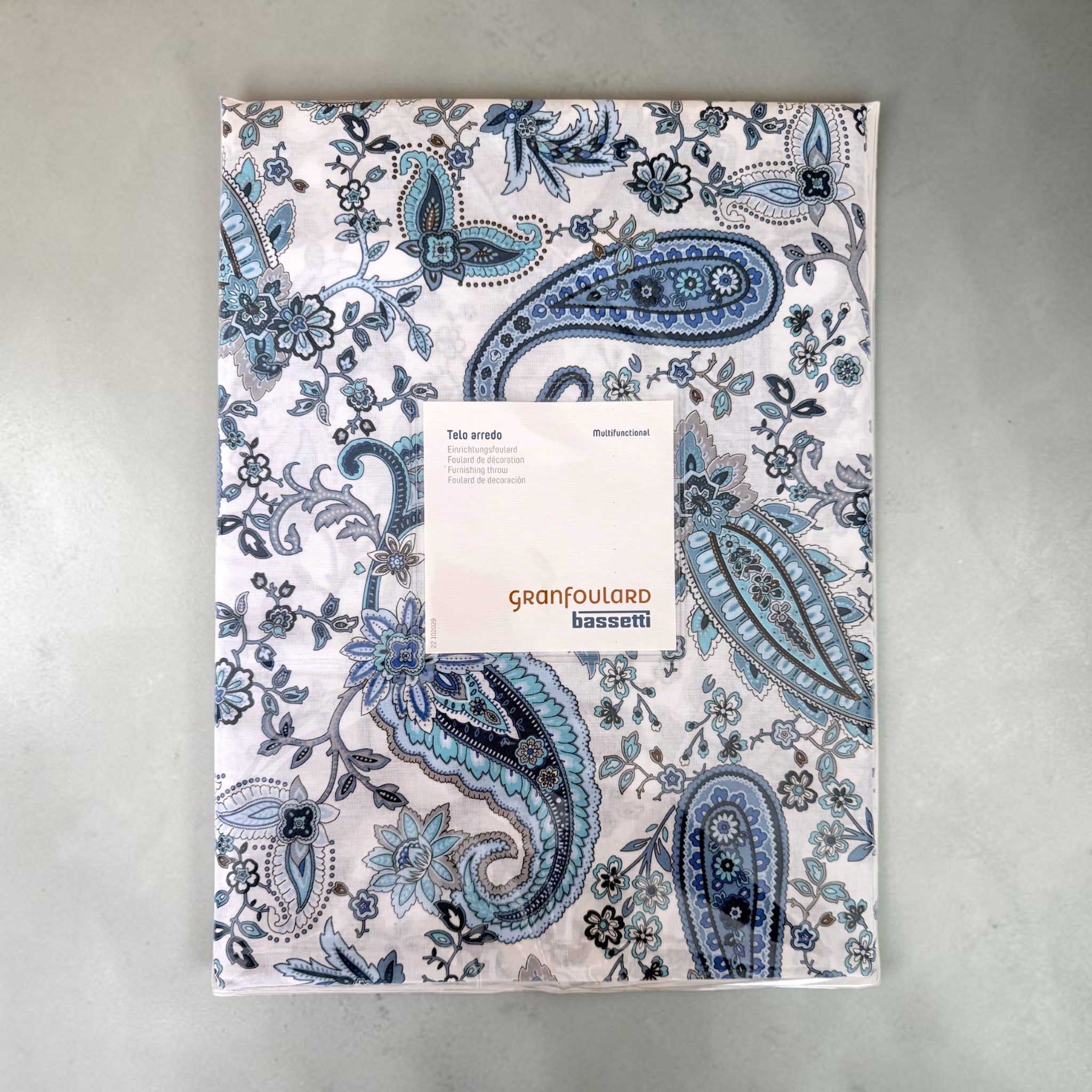 Confezione originale del Telo Arredo Bassetti Granfoulard Monnalisa 270x270 cm in puro cotone Made in Italy.