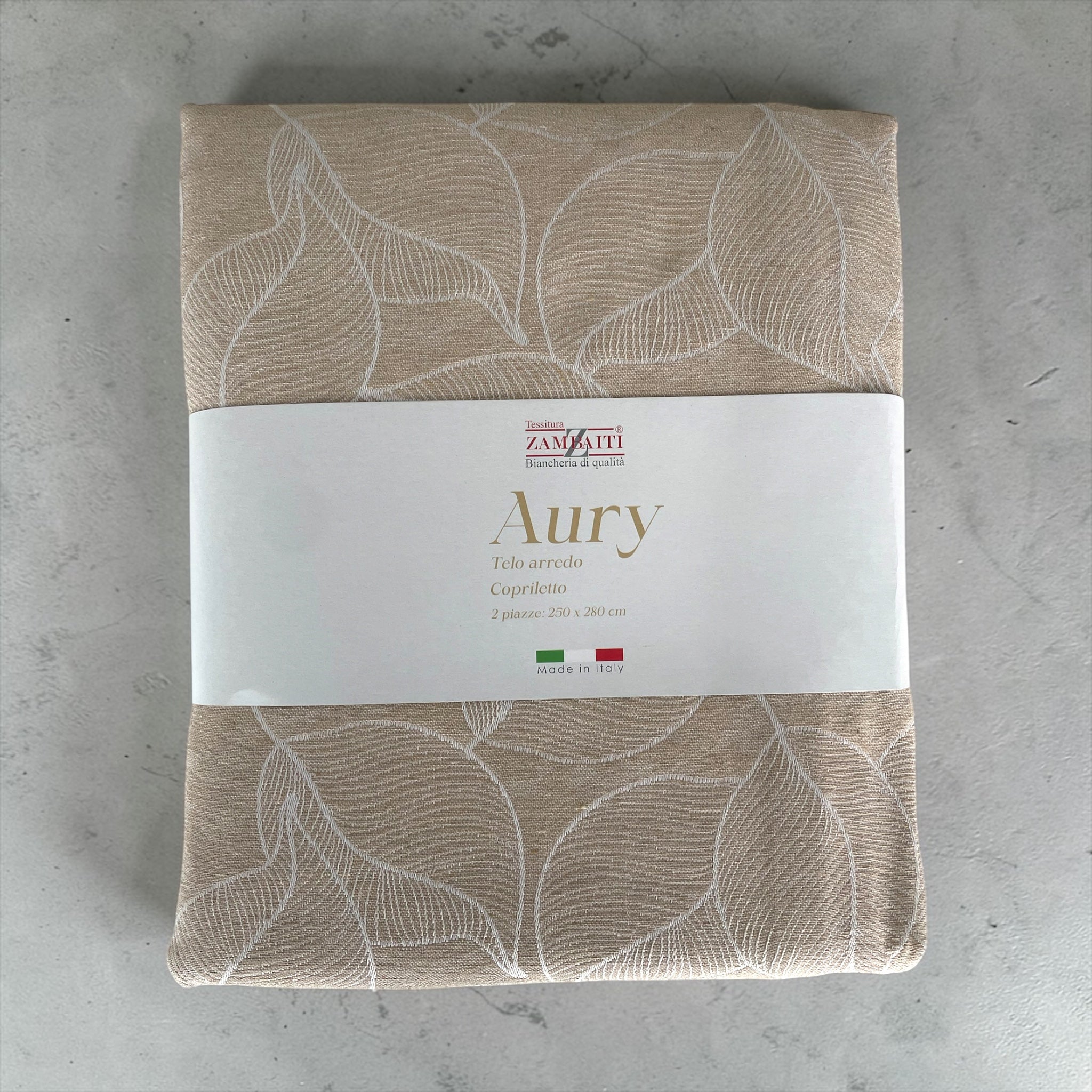 Copriletto piegato colore beige jacquard
