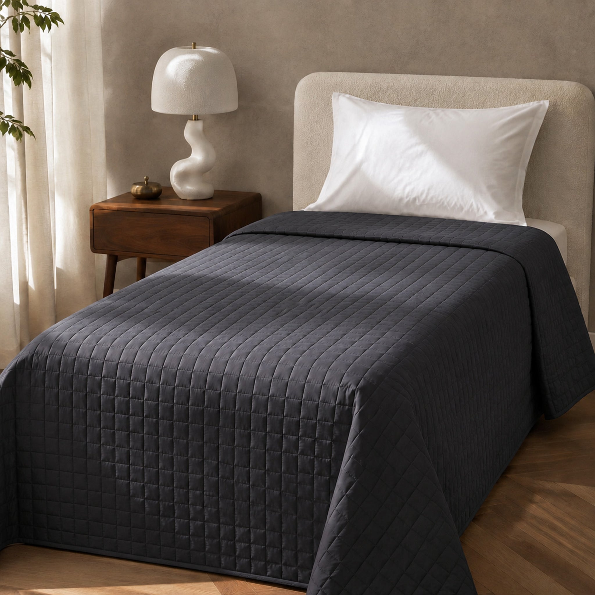 Copriletto trapuntato Bassetti Pop Color Ardesia 170x260 cm su letto singolo