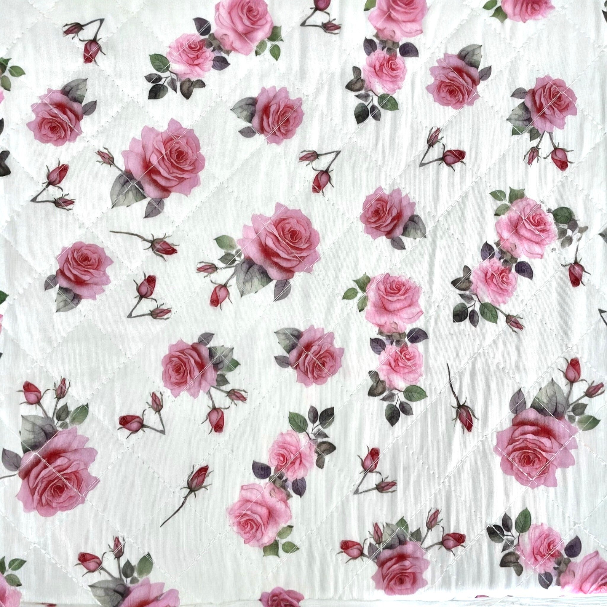 Dettaglio della fantasia con rose rosa del copriletto Fancy Home Callas 3 Bianco
