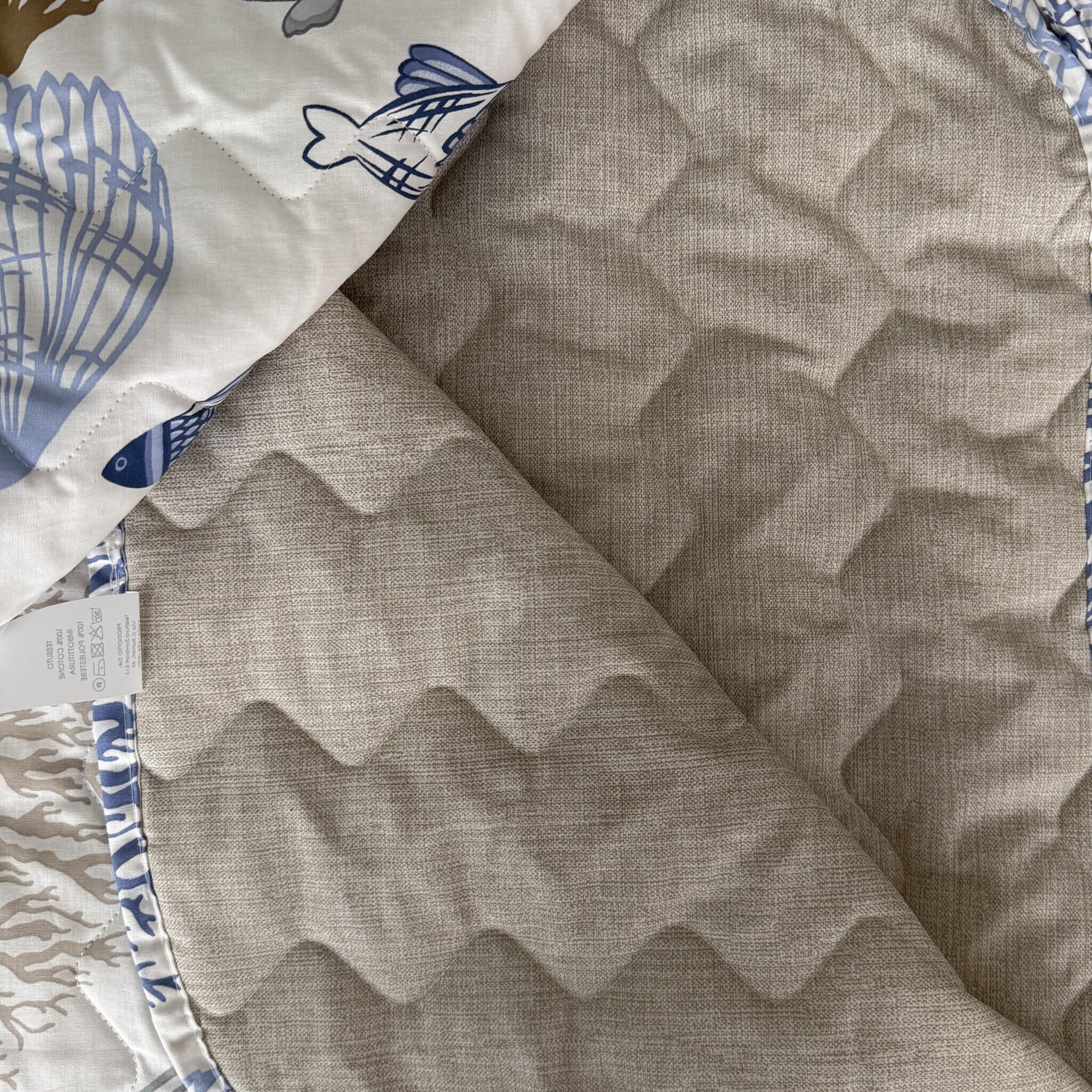 Dettaglio retro e trapuntatura del copriletto matrimoniale Zambaiti Marea Made in Italy