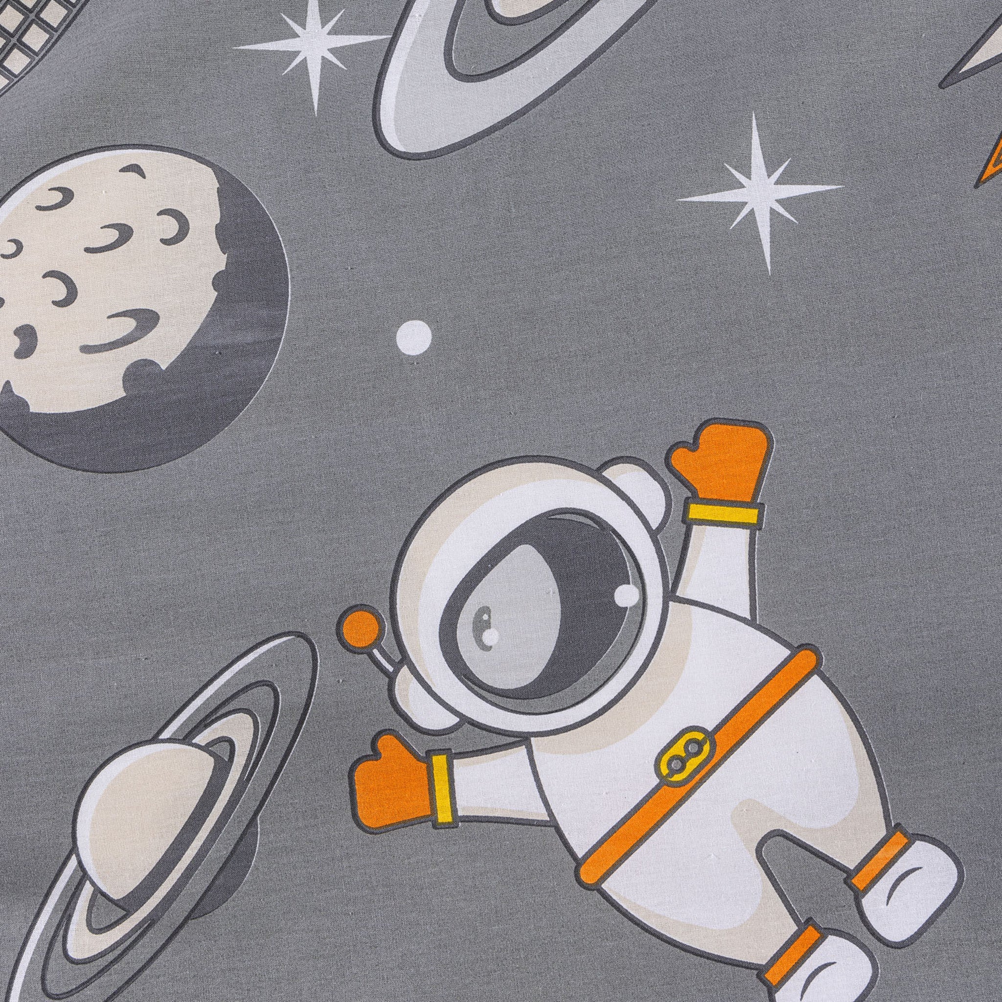 Dettaglio del copripiumino Caleffi Spazio Grigio con astronauta, pianeti e stelle