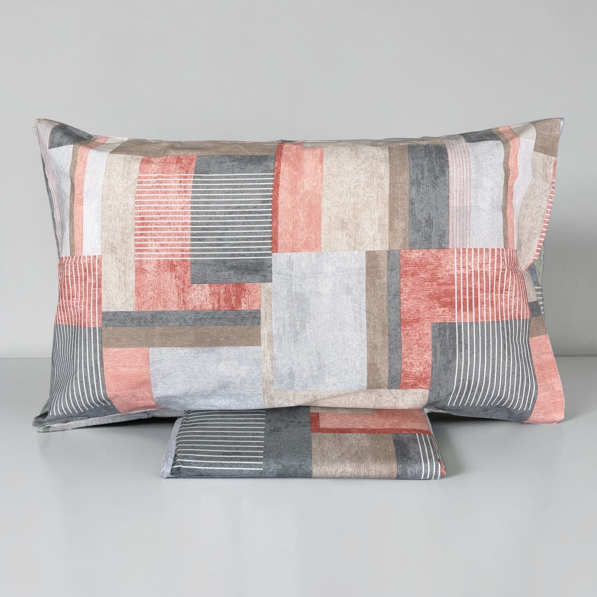 Federa Zambaiti Style 2106 Arancio con fantasia geometrica e righe sottili, davanti al sacco copripiumino piegato
