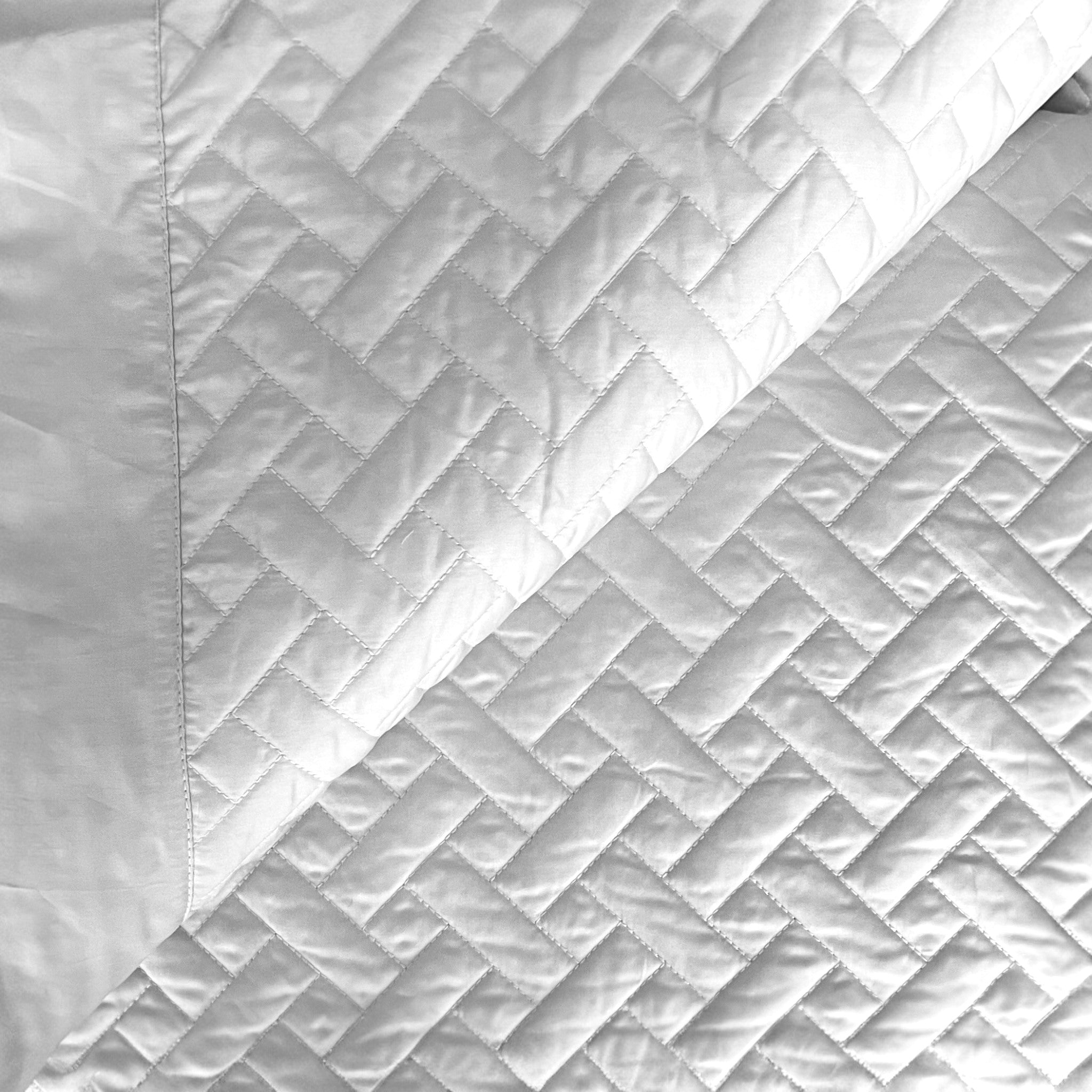 Macro trapuntatura geometrica copriletto Rebecca Home Helen bianco