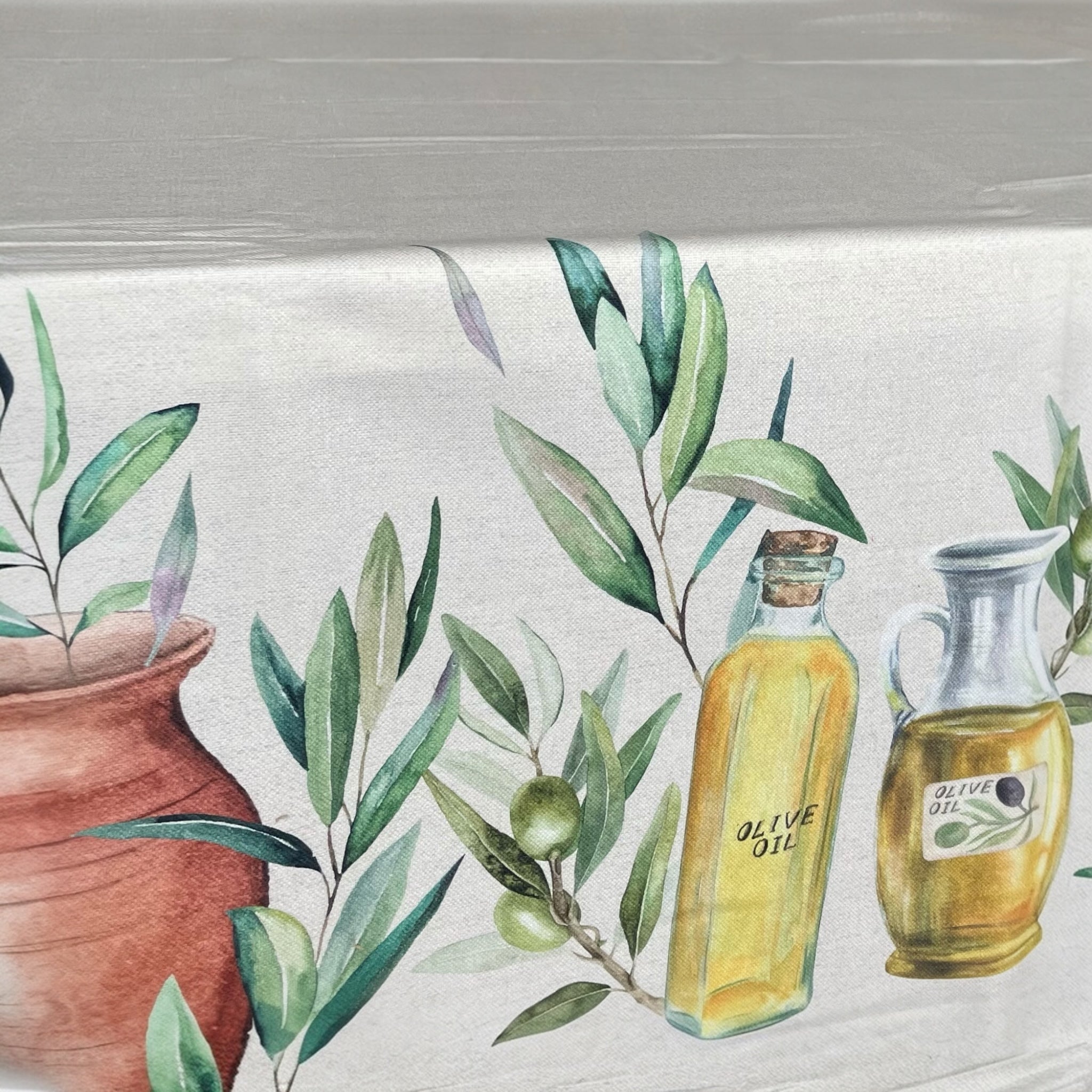 Dettaglio fantasia mediterranea con anfore terracotta olive e bottiglie d olio
