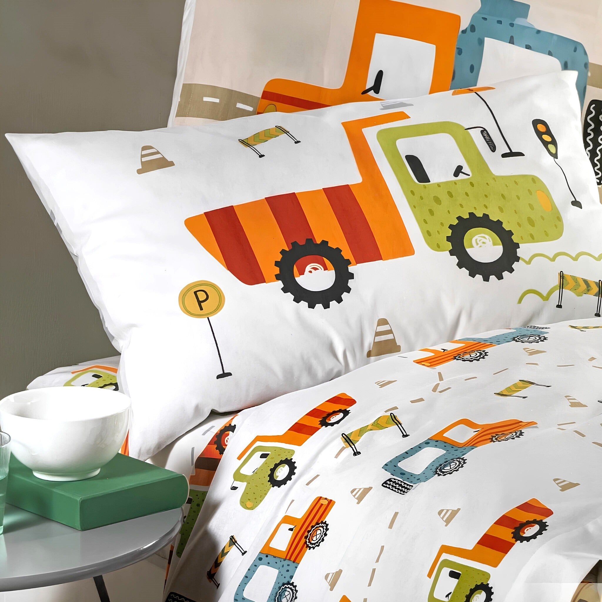 Fantasia City Car beige con camioncini colorati e percorsi stradali stampati