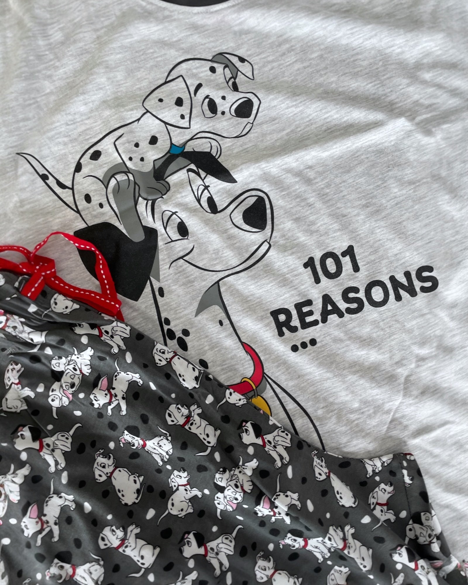 Dettaglio stampa dalmata pigiama bambino Disney La Carica dei 101