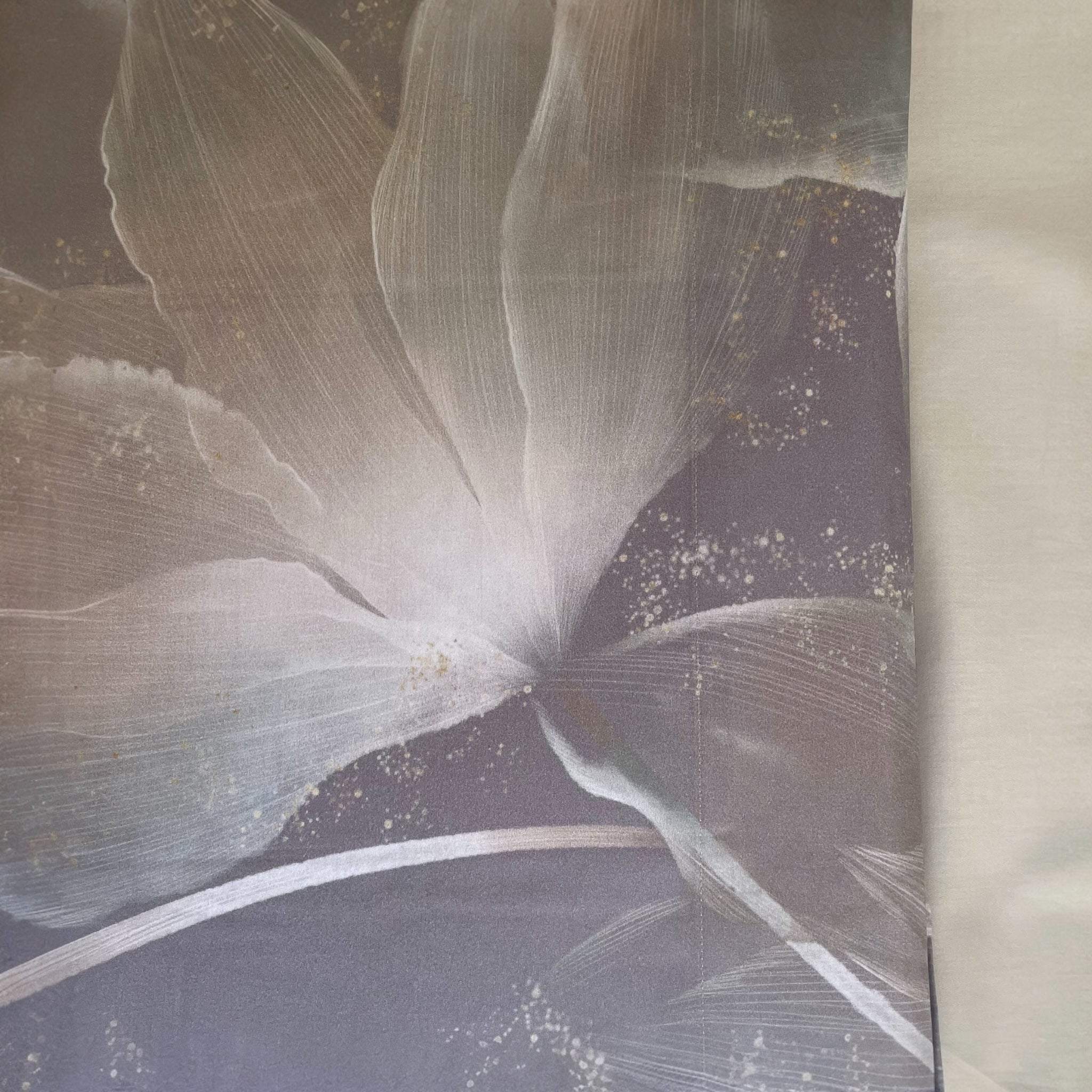 Dettaglio stampa floreale astratta elegante