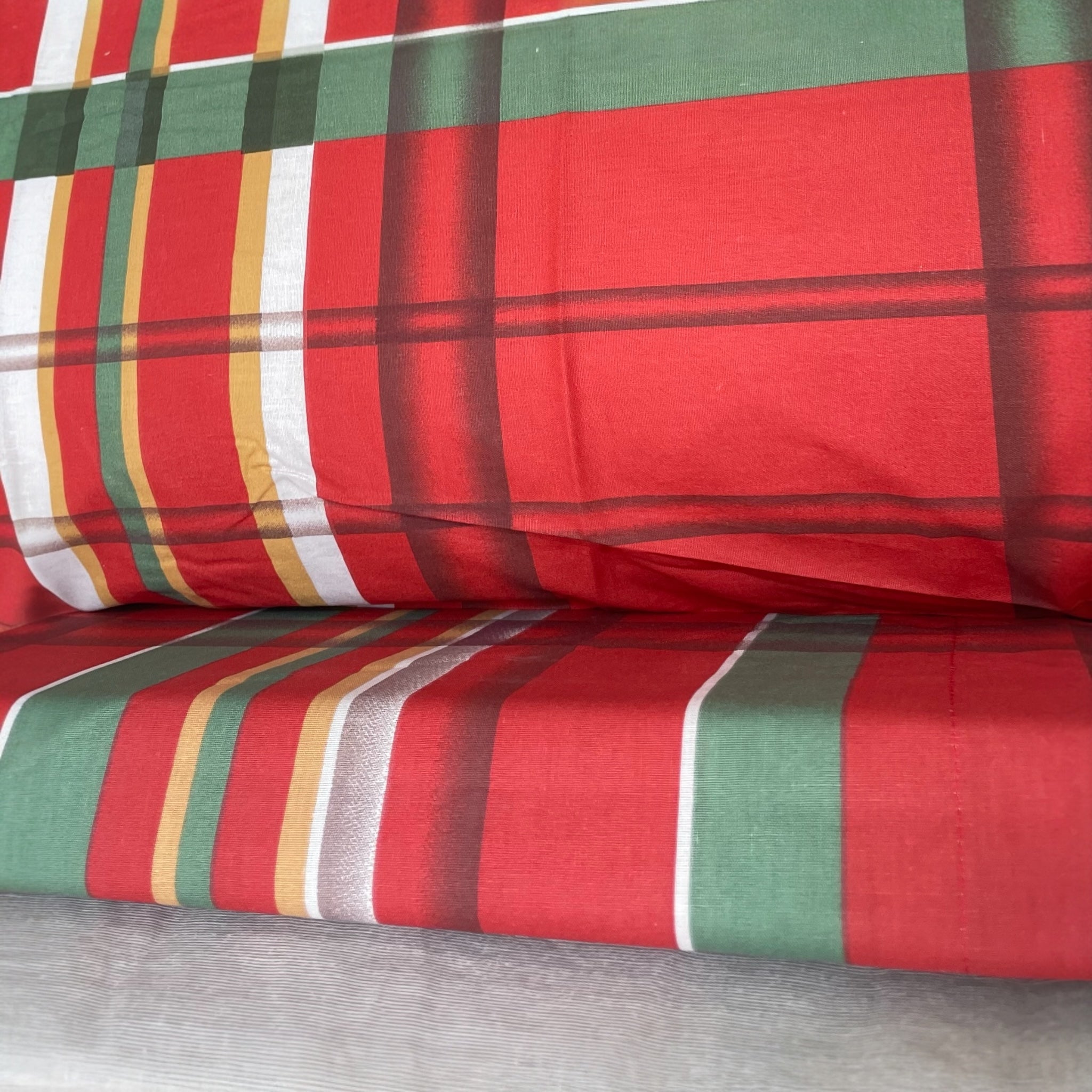 Dettaglio tessuto cotone fantasia tartan rosso Bassetti Kilt