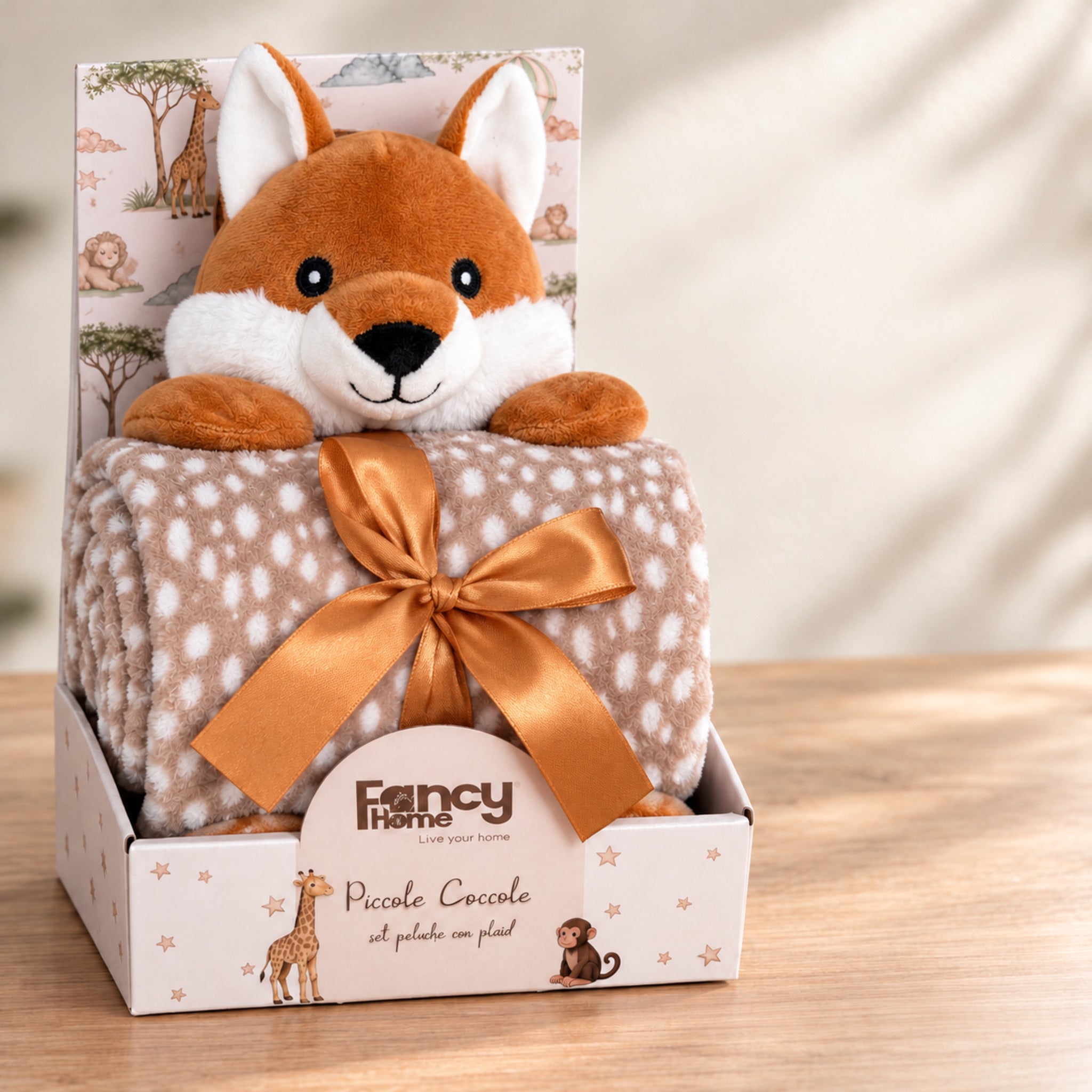 Set Fancy Home Piccole Coccole con peluche volpe e copertina tortora a pois bianchi, in confezione regalo con fiocco arancione.