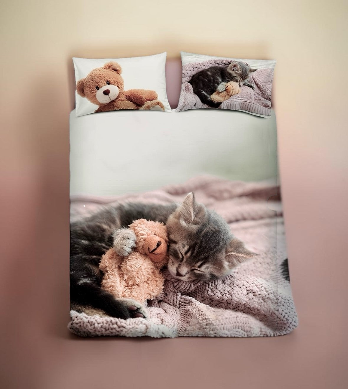 Fantasia del completo copripiumino Bassetti Peluche con gattino e peluche