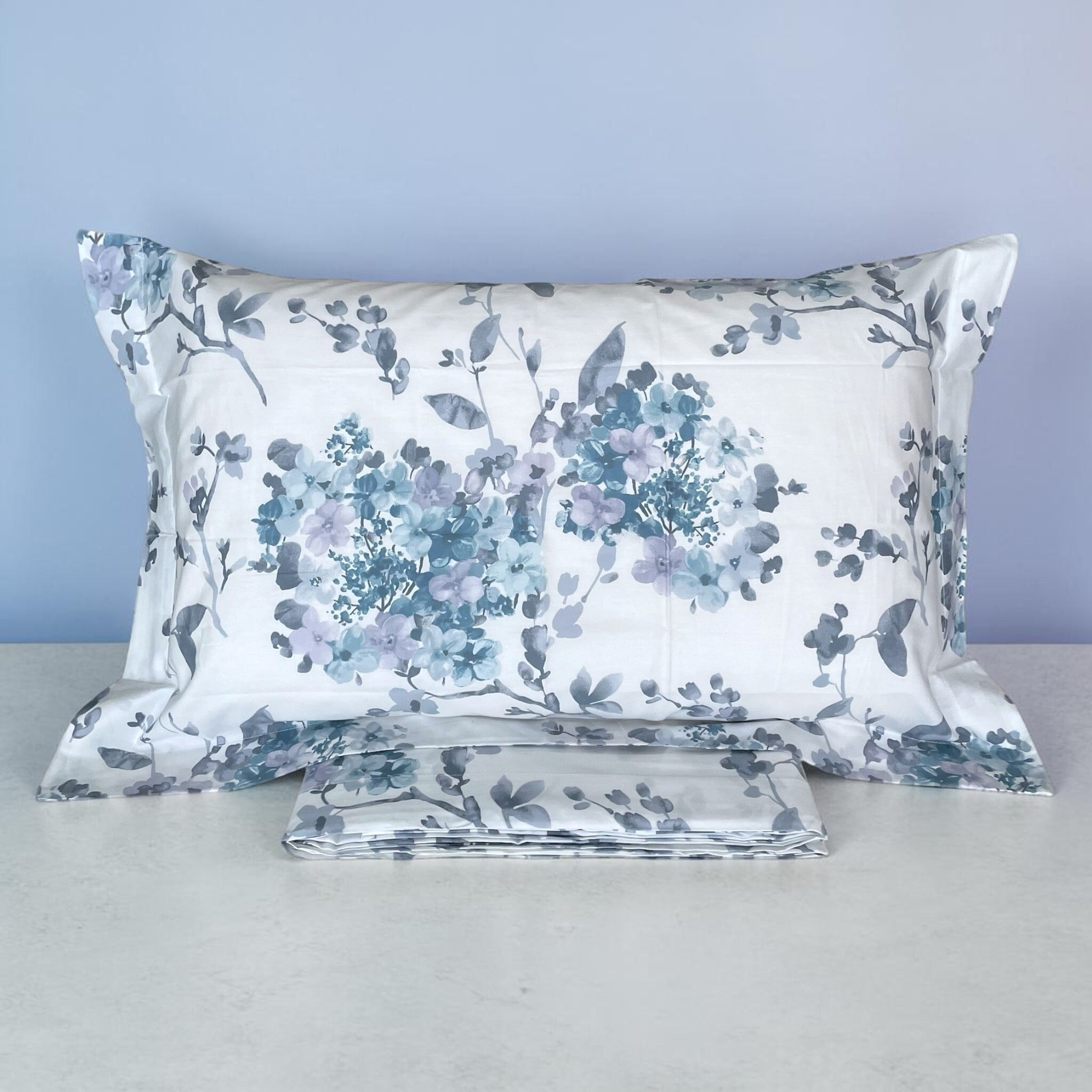 Federa cotone percalle azzurro con fantasia floreale elegante