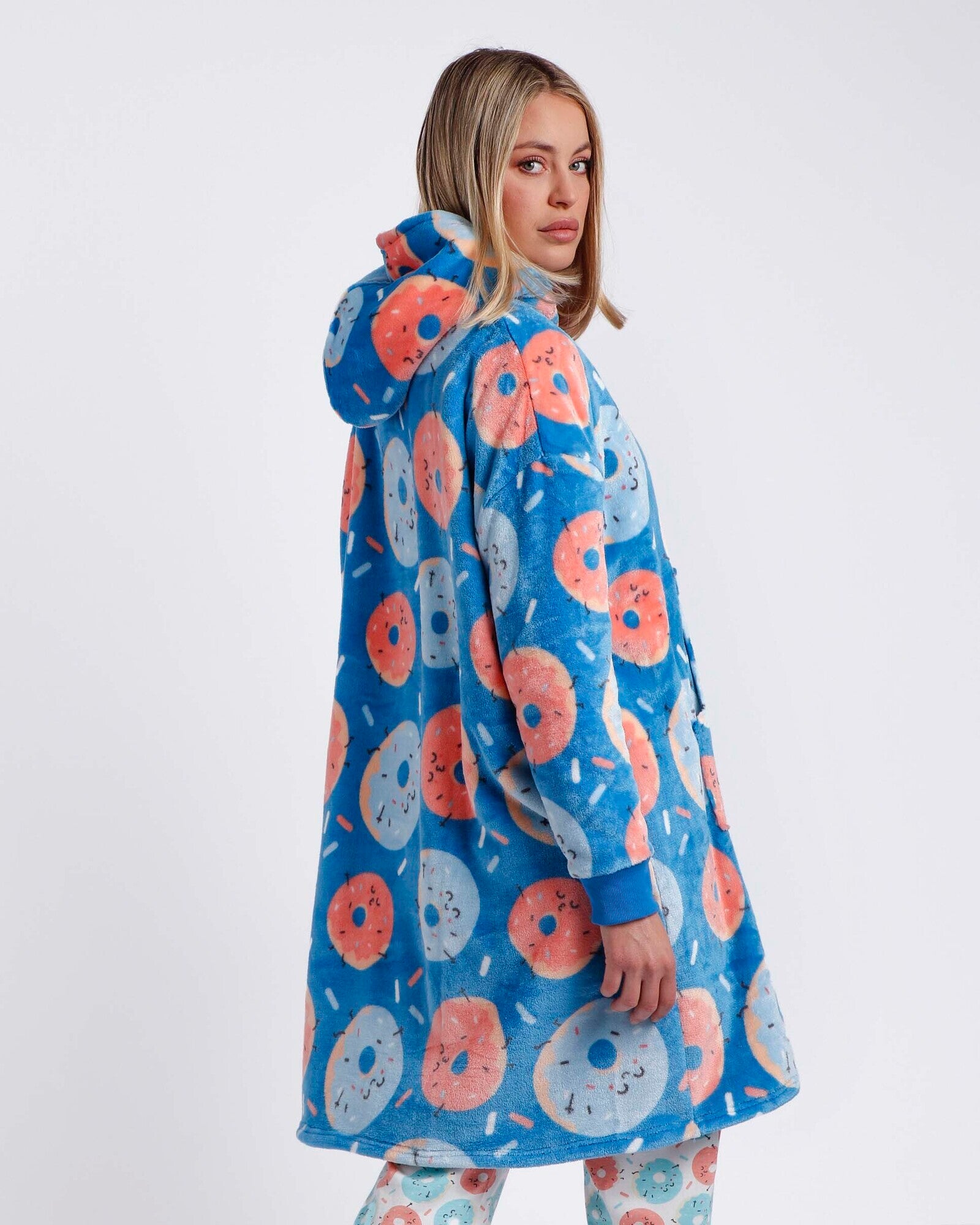 Dettaglio cappuccio felpa coperta Mr Wonderful 67083 in morbido coral fleece fantasia donut