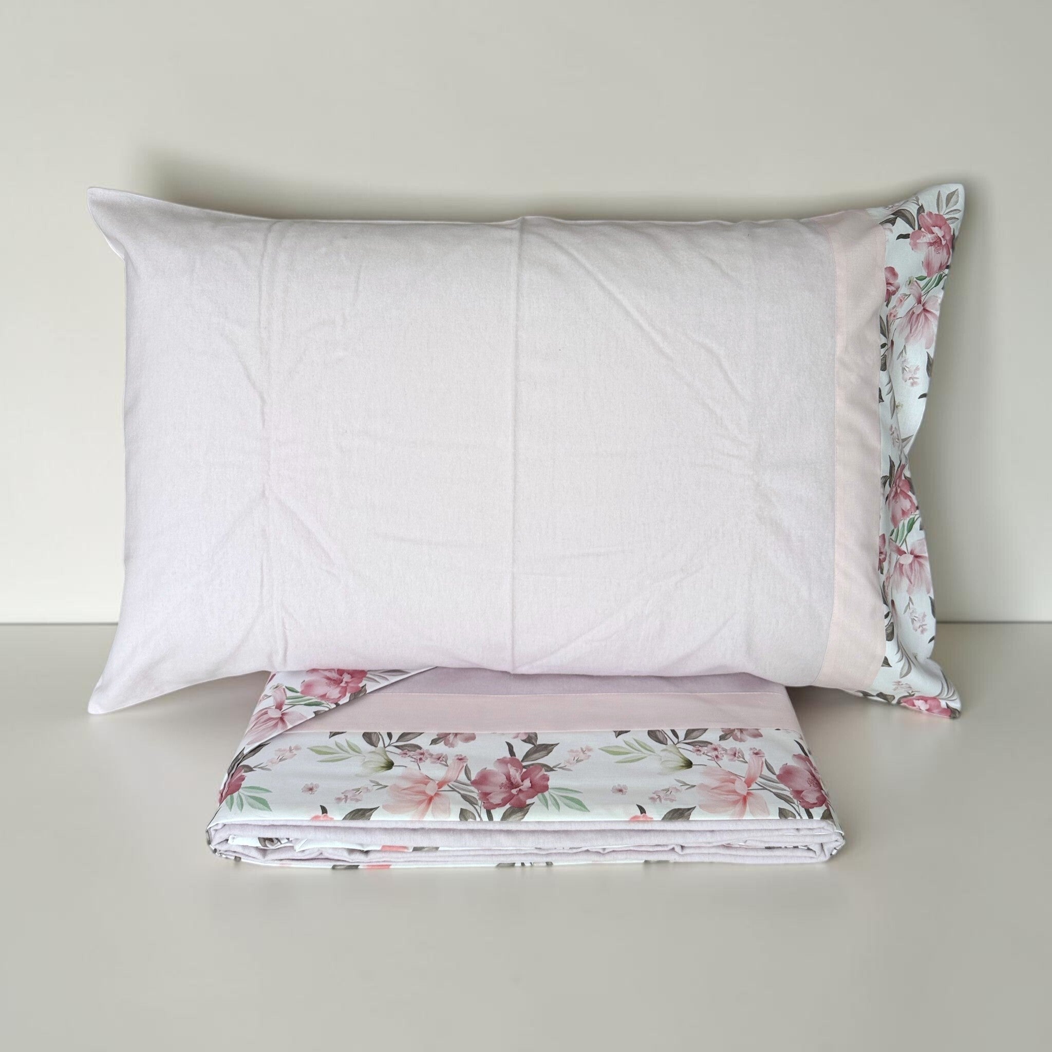 Set completo Carezze Fiordaliso rosa con federa e doppia balza floreale