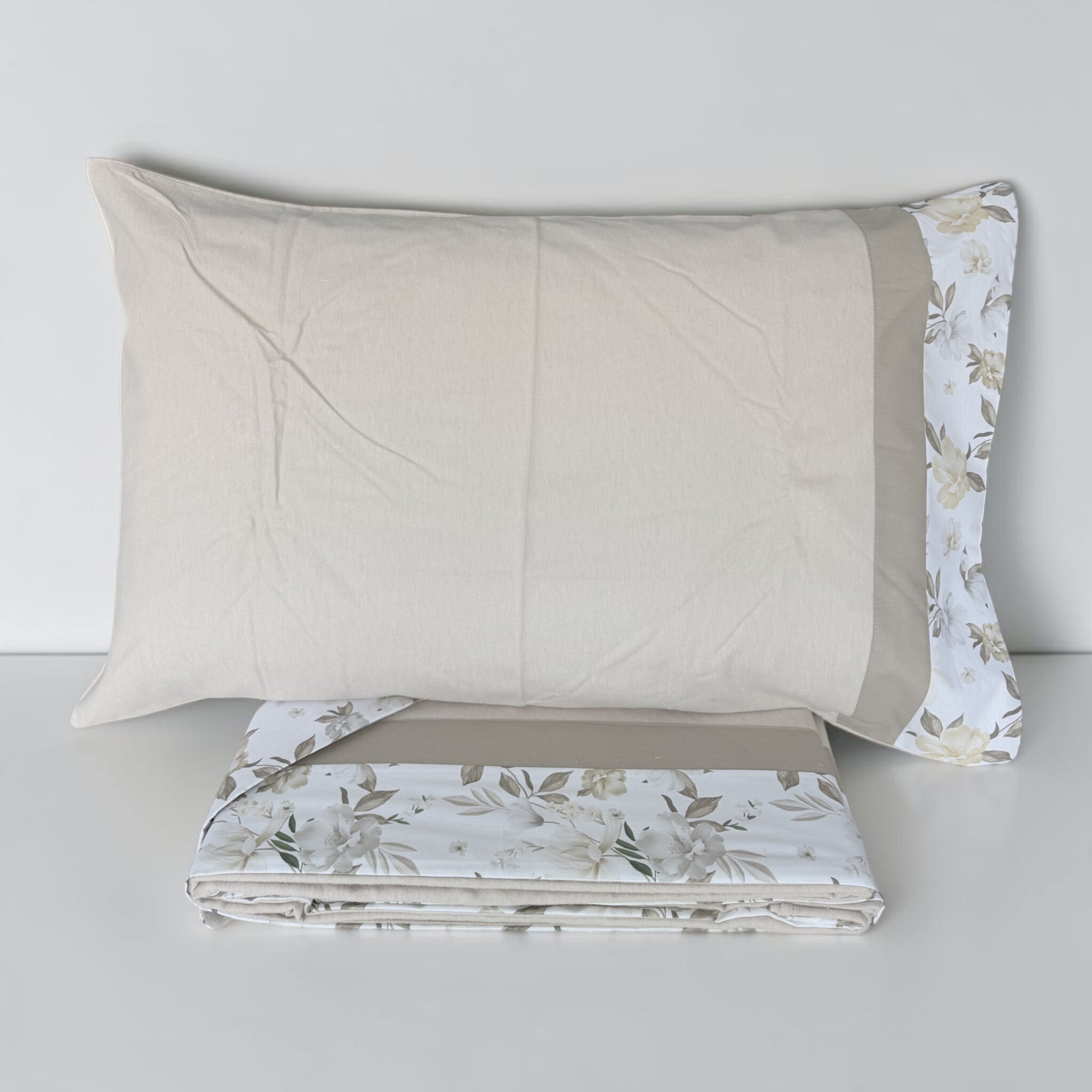 Set completo Carezze Fiordaliso sabbia con federa e doppia balza floreale