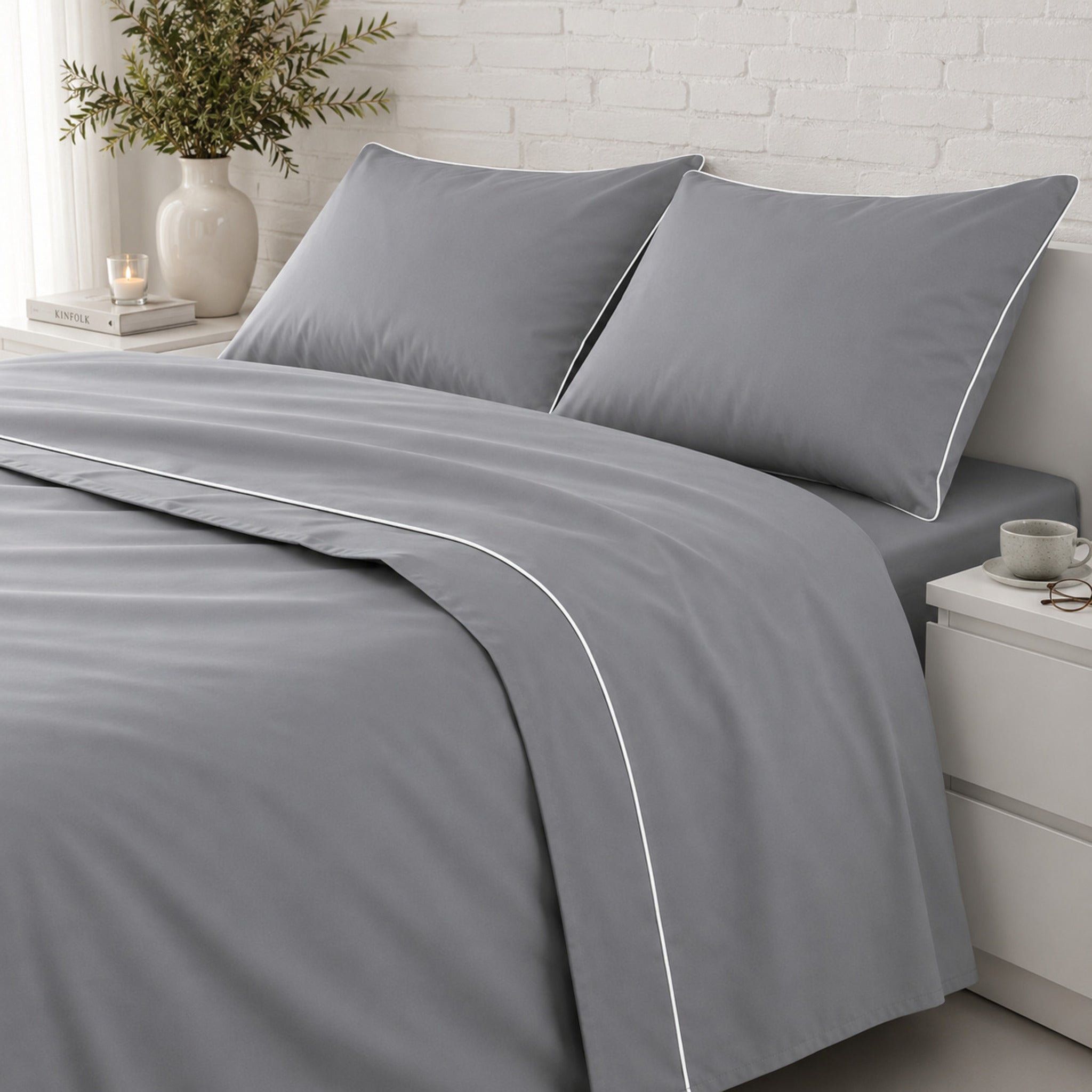 Completo letto matrimoniale grigio Rebecca Home Cindy in puro cotone con piping bianco