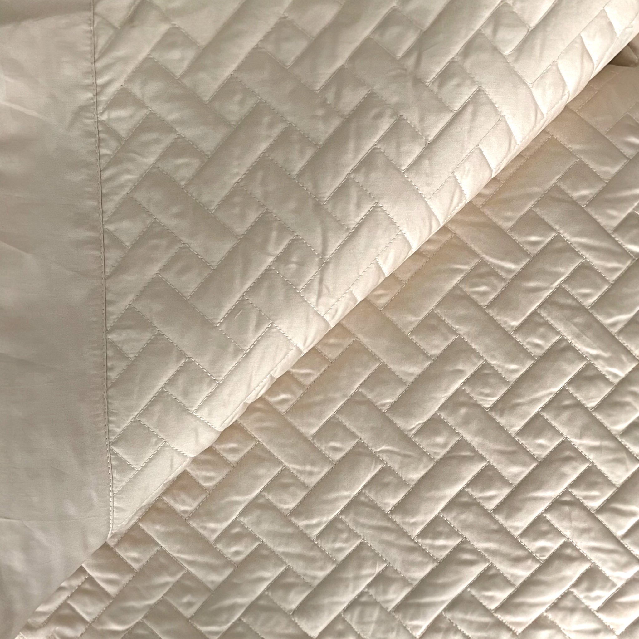 Macro trapuntatura geometrica copriletto Rebecca Home Helen beige