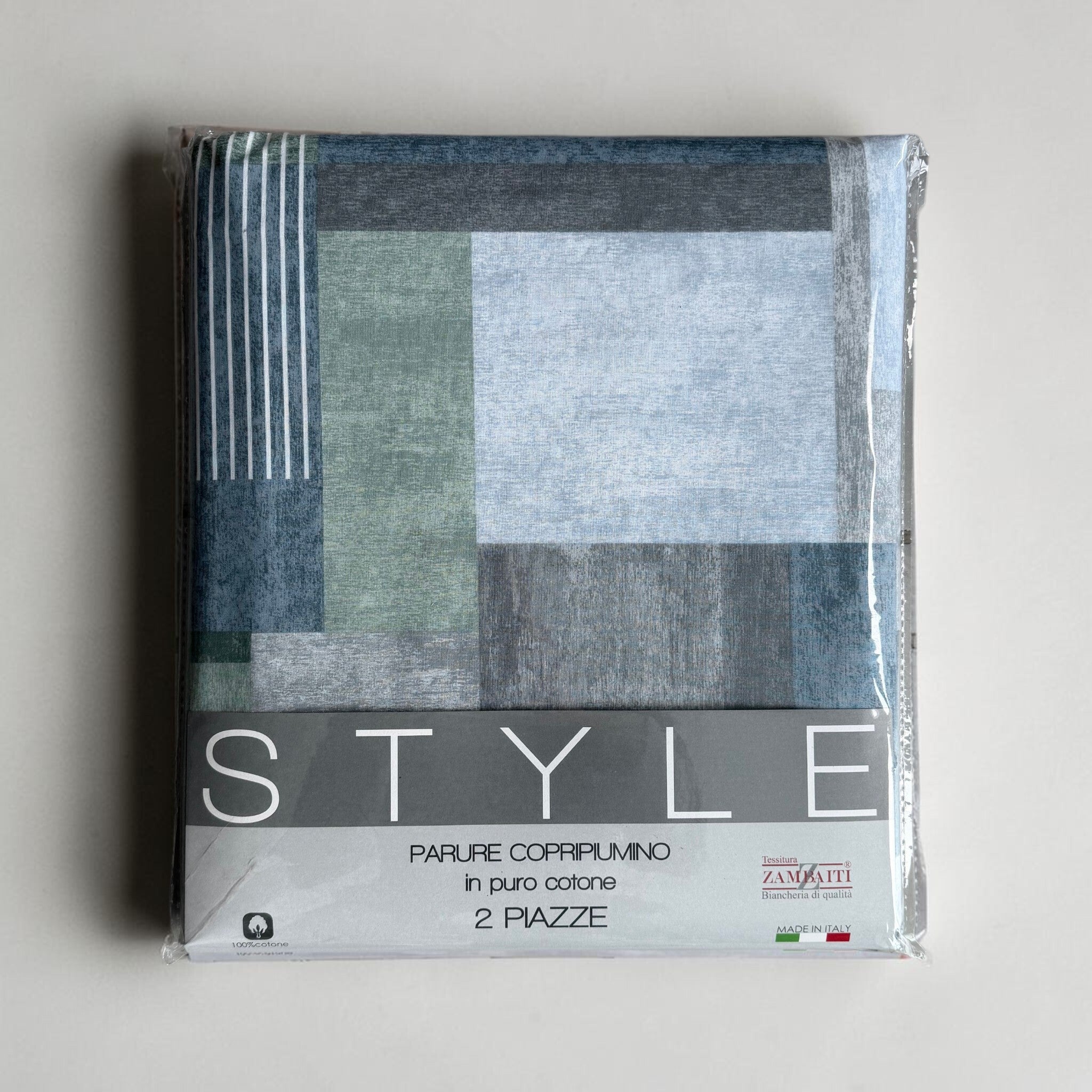 Confezione della parure Zambaiti Style Verde con fantasia patchwork, etichetta puro cotone e Made in Italy