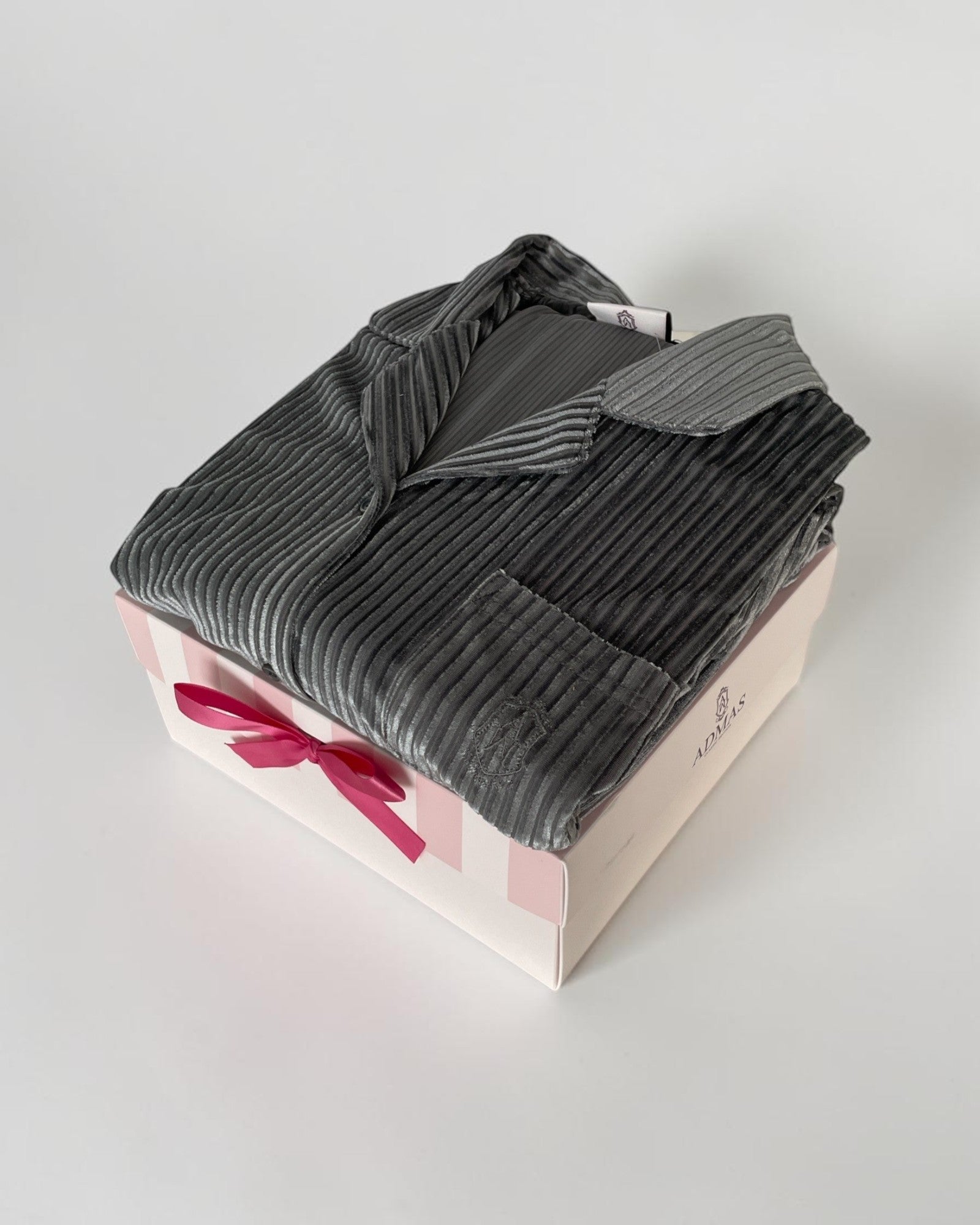 Pigiama donna Admas Art. 56153 in velluto a coste grigio confezionato in scatola regalo