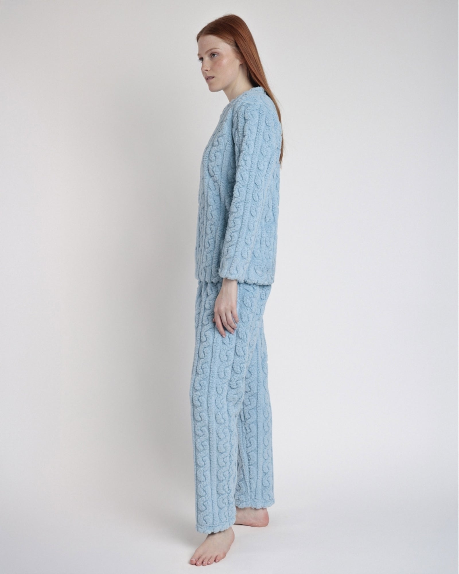 Vista laterale pigiama donna Admas 63651 con maglia e pantalone coral fleece jacquard blu