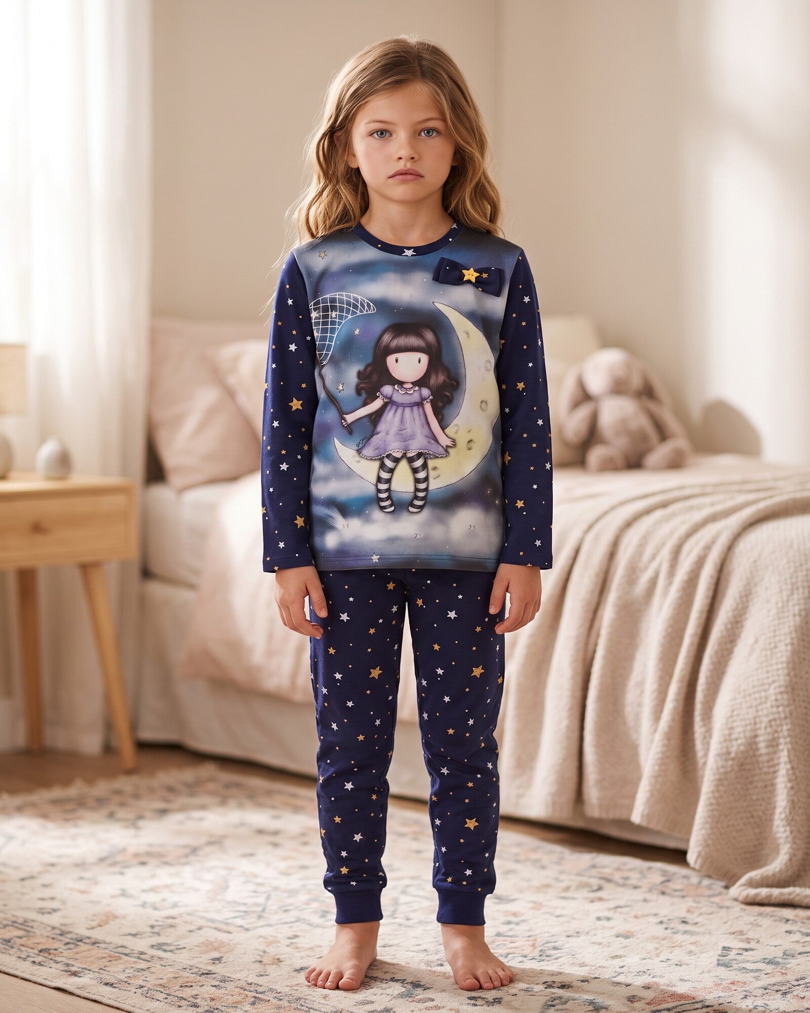 Pigiama bambina Santoro Gorjuss 56625 in caldo cotone blu notte indossato