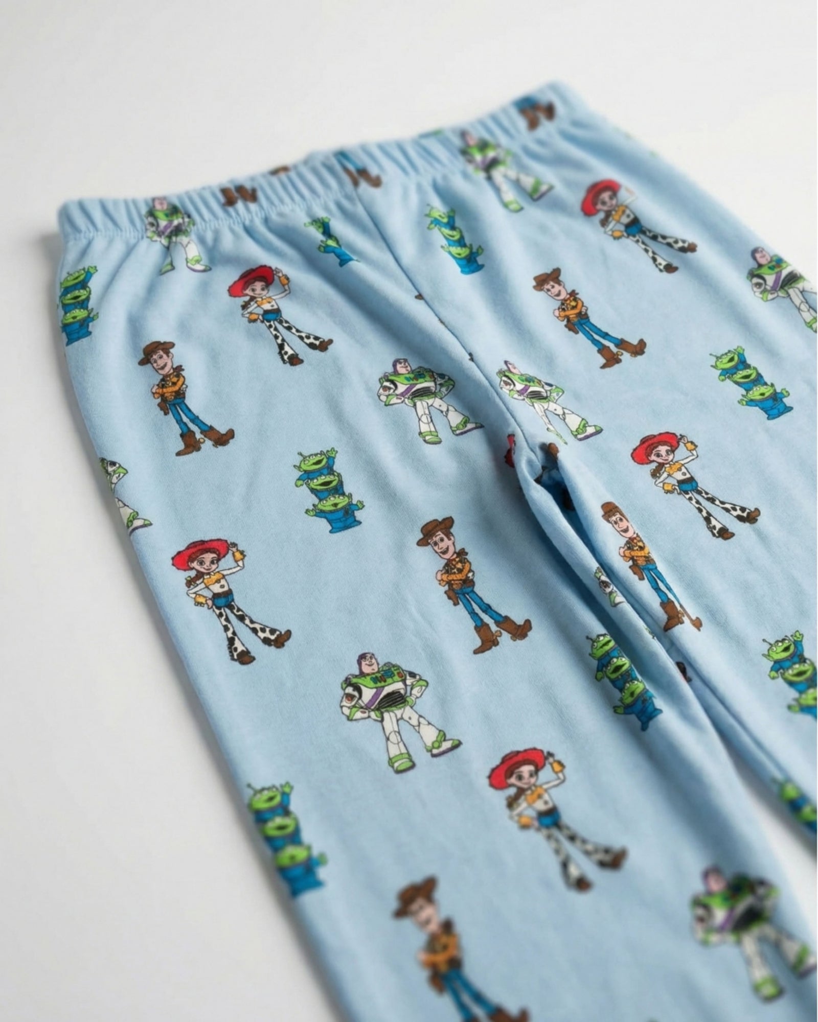 Pantaloni azzurri del pigiama bambina Toy Story 64892, con elastico in vita e fantasia Woody, Buzz Lightyear, Jessie e alieni.