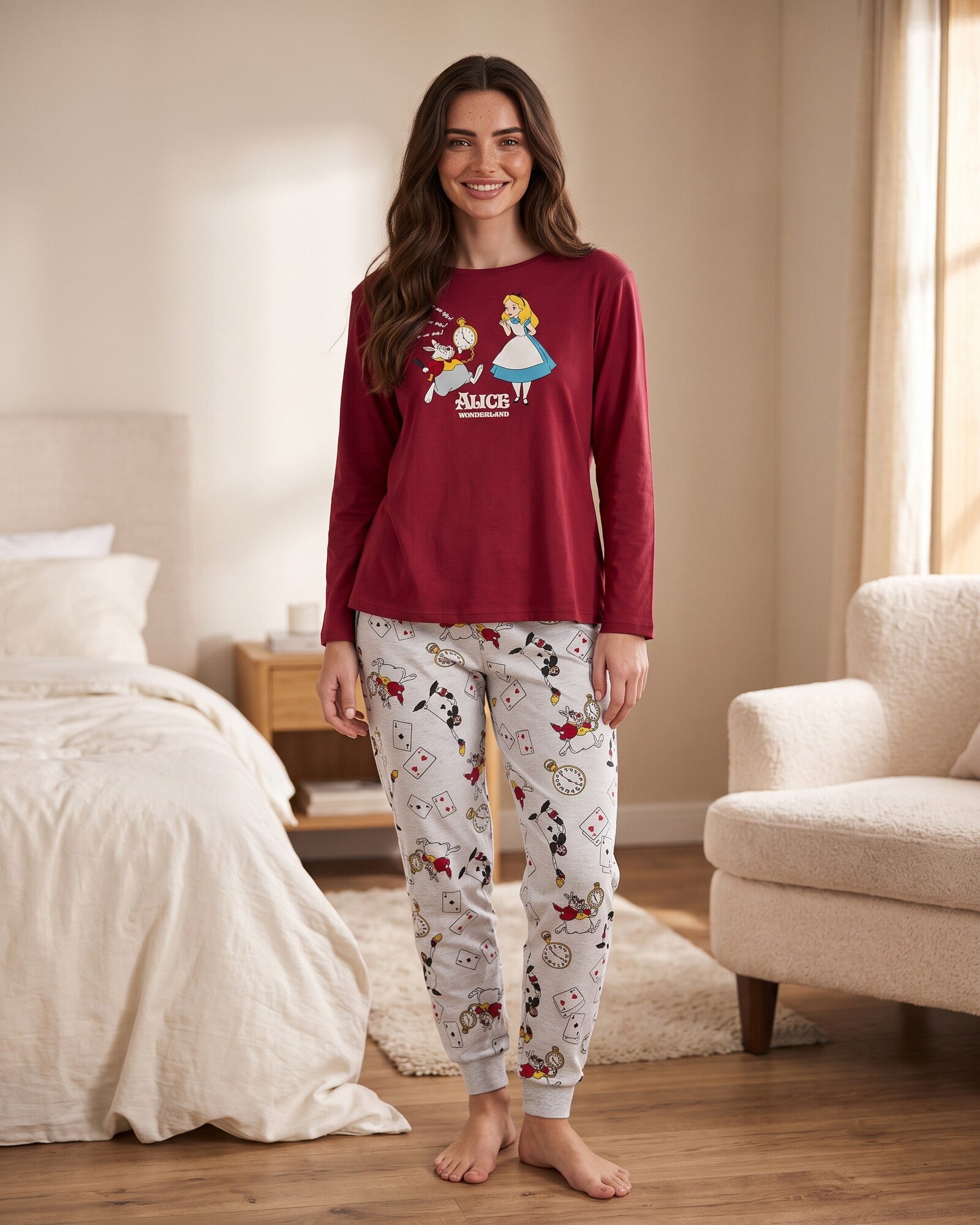 Pigiama donna Disney Alice in Wonderland Art. 63307 con maglia rossa e pantaloni grigi stampati