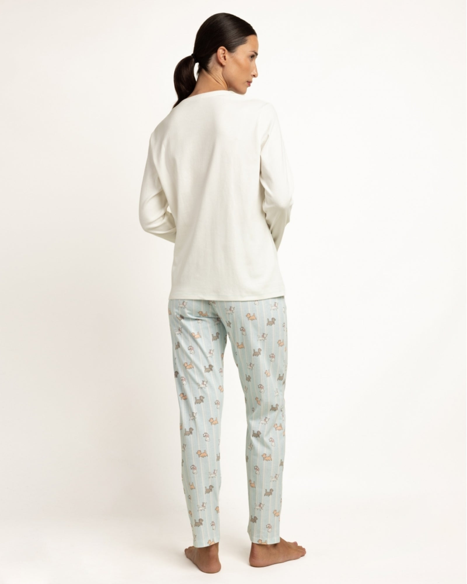 Vista posteriore del pigiama donna Disney 64671, con maglia crudo tinta unita e pantaloni a righe con gli Aristogatti