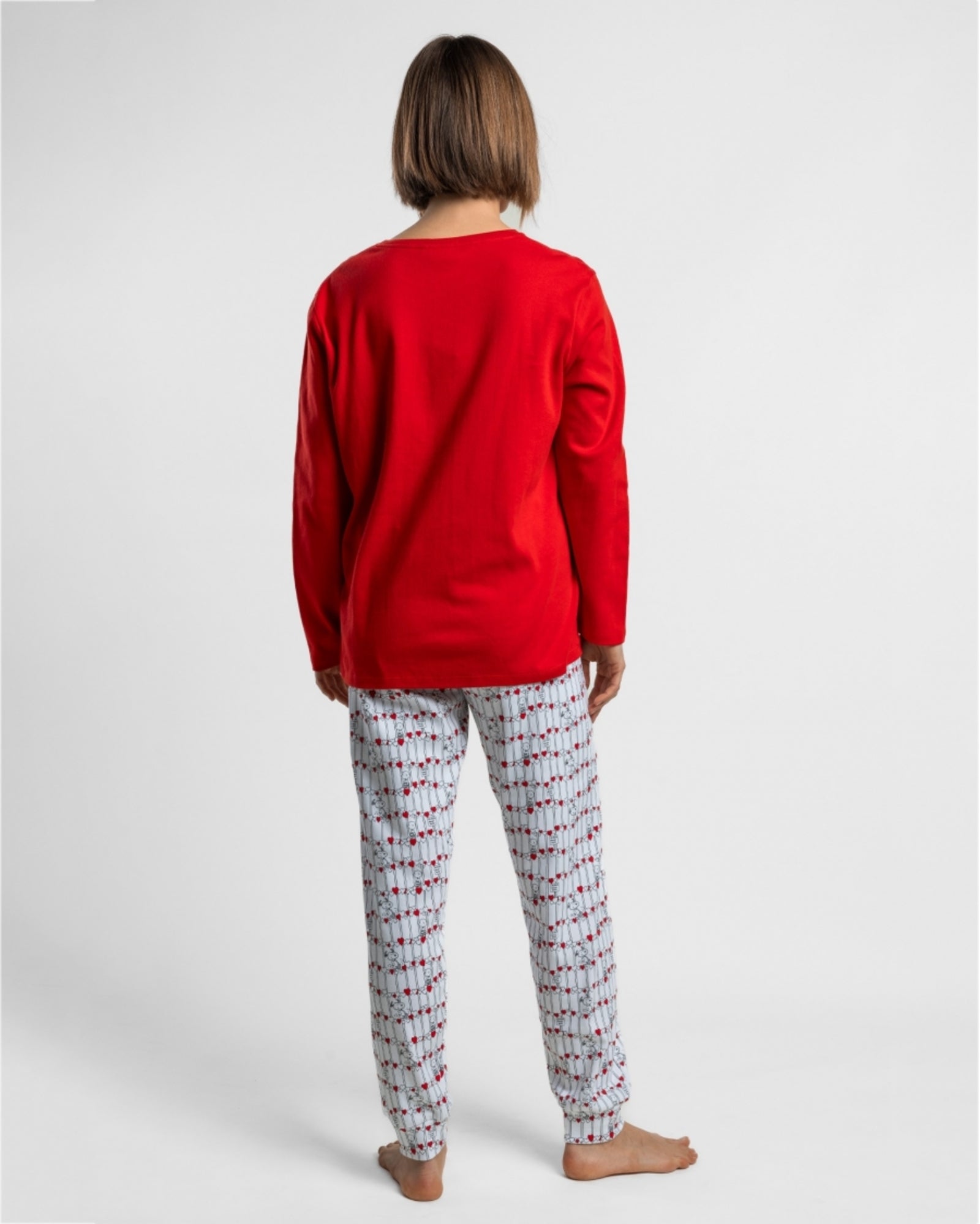 Vista posteriore del pigiama Love Snoopy con maglia rossa a tinta unita e pantaloni a fantasia