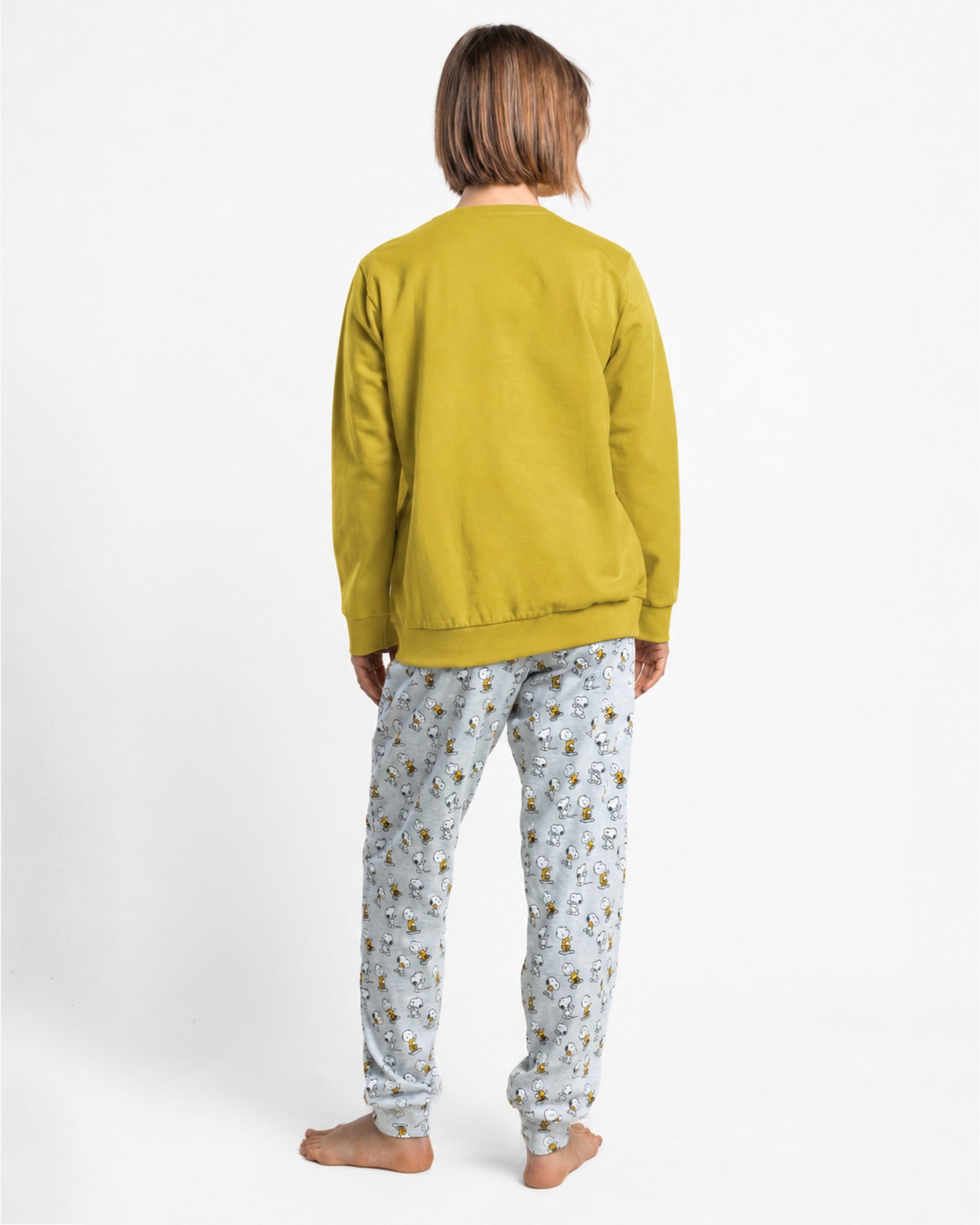 Vista posteriore del pigiama Snoopy Mood con maglia gialla a tinta unita e pantaloni grigi a fantasia Peanuts